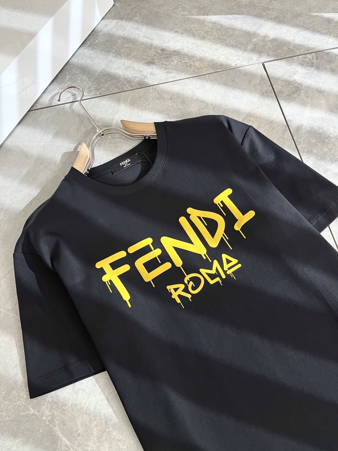FEN*I 芬*迪2025春夏新款FD家族FF男女同款👫短袖T恤,男女同款👫百搭极简短袖。意大利原厂