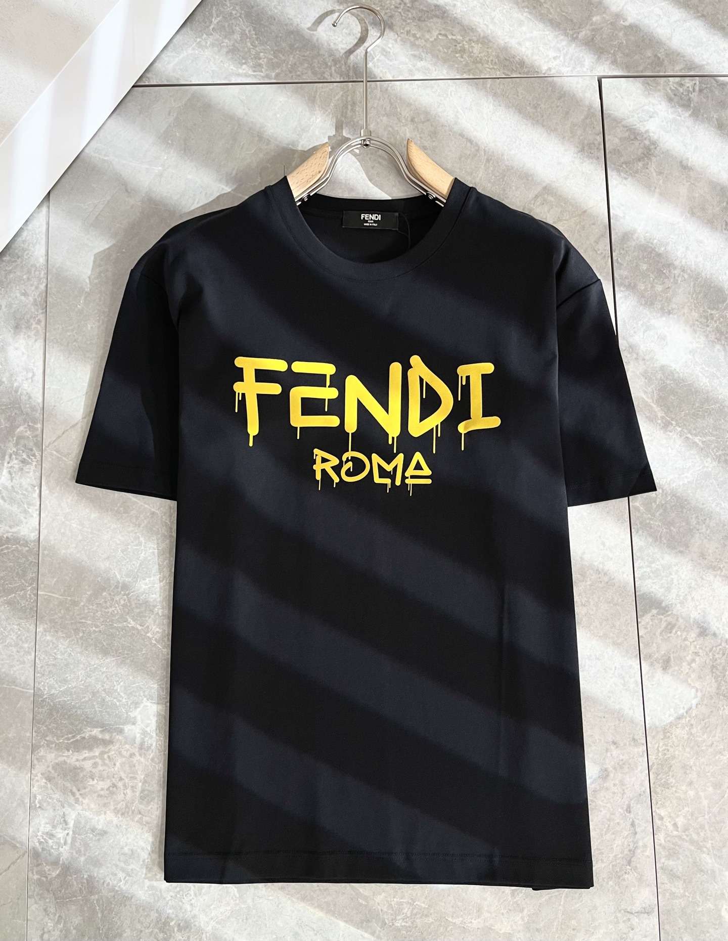 FEN*I 芬*迪2025春夏新款FD家族FF男女同款👫短袖T恤,男女同款👫百搭极简短袖。意大利原厂