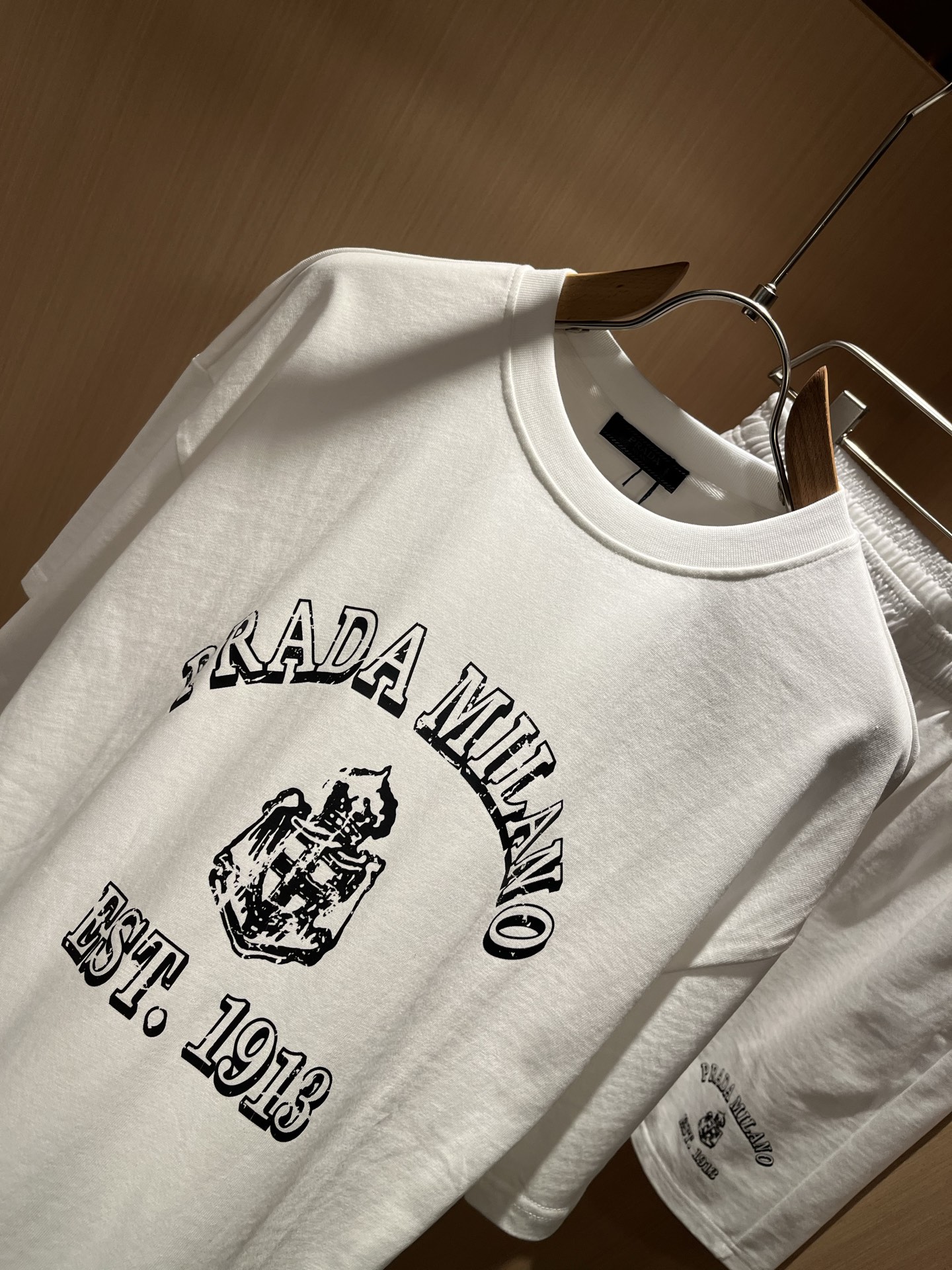  PPRAD*A普*达 2025春夏新款休闲套装，最新款全网独家首上！！~既经典有时尚百搭，谁不爱啊，将