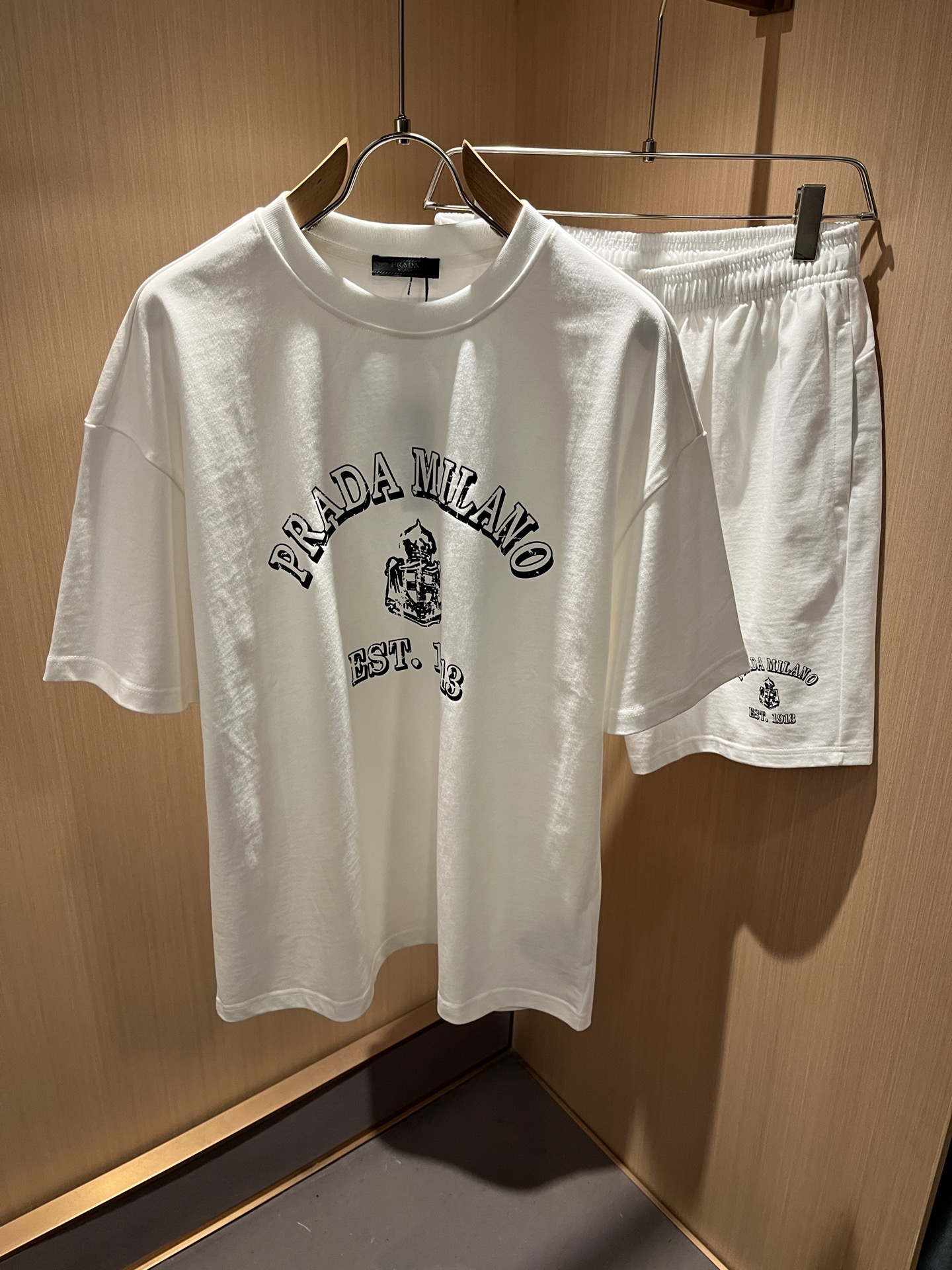  PPRAD*A普*达 2025春夏新款休闲套装，最新款全网独家首上！！~既经典有时尚百搭，谁不爱啊，将