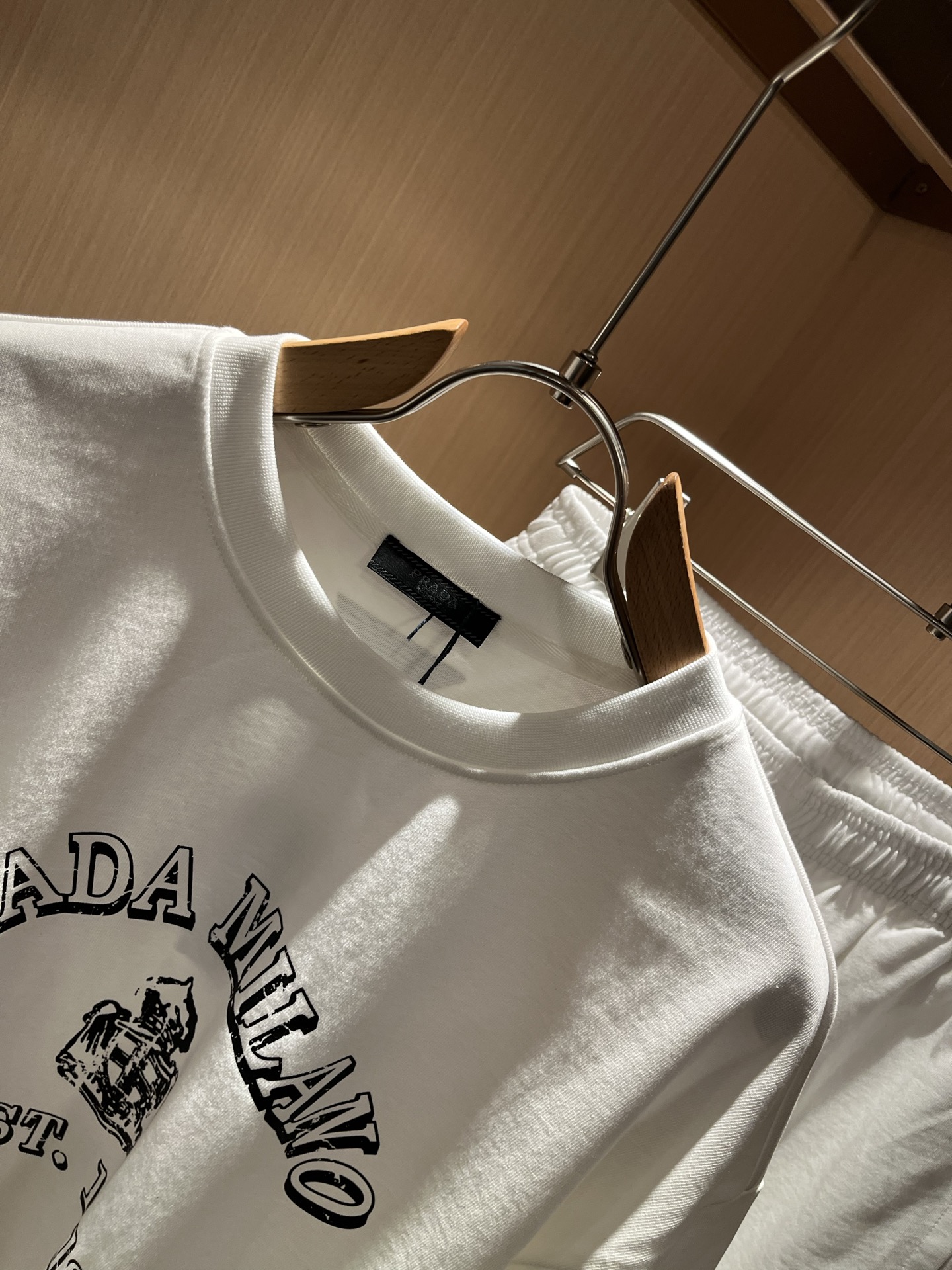  PPRAD*A普*达 2025春夏新款休闲套装，最新款全网独家首上！！~既经典有时尚百搭，谁不爱啊，将