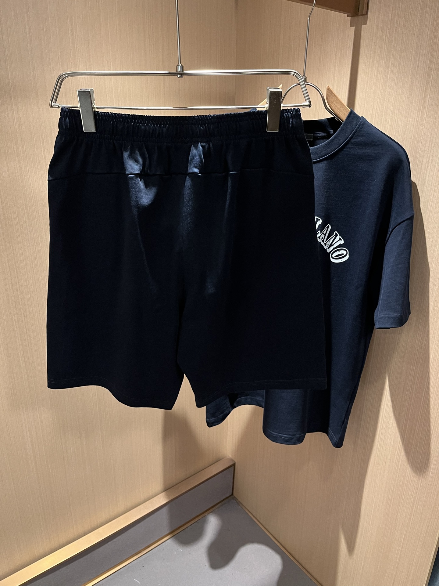  PPRAD*A普*达 2025春夏新款休闲套装，最新款全网独家首上！！~既经典有时尚百搭，谁不爱啊，将