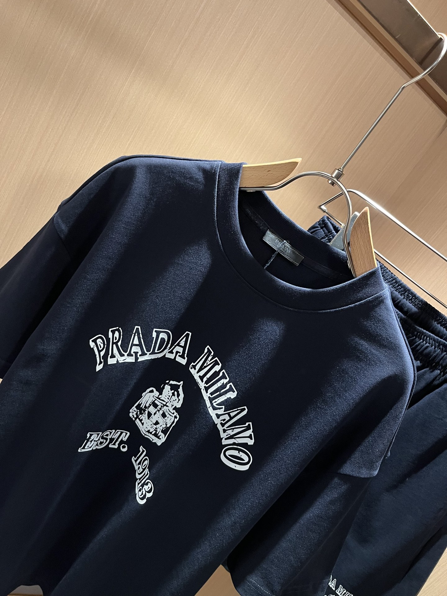  PPRAD*A普*达 2025春夏新款休闲套装，最新款全网独家首上！！~既经典有时尚百搭，谁不爱啊，将