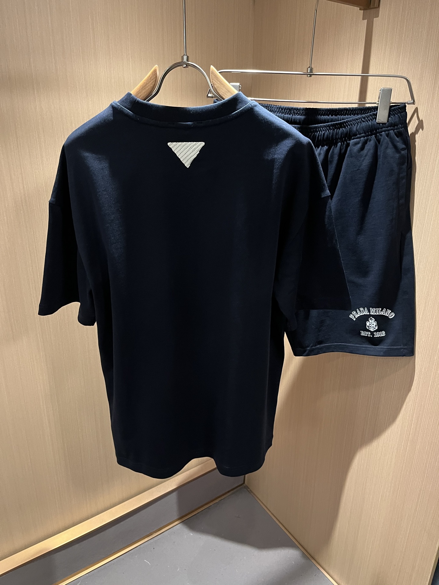  PPRAD*A普*达 2025春夏新款休闲套装，最新款全网独家首上！！~既经典有时尚百搭，谁不爱啊，将