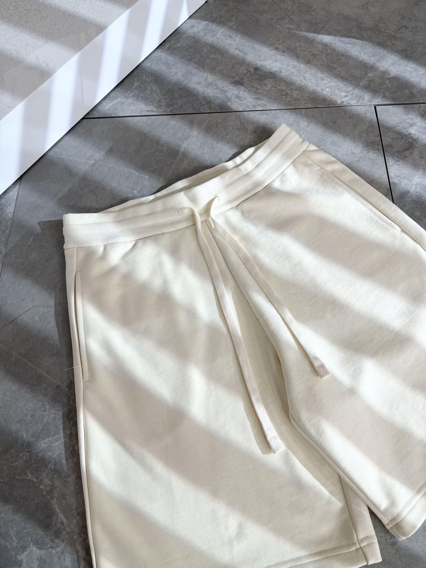 Gucc*古家 2025春夏最新系列基础圆领男女同款👫休闲短裤，男女同款！贸易公司渠道稀出，同步官网发