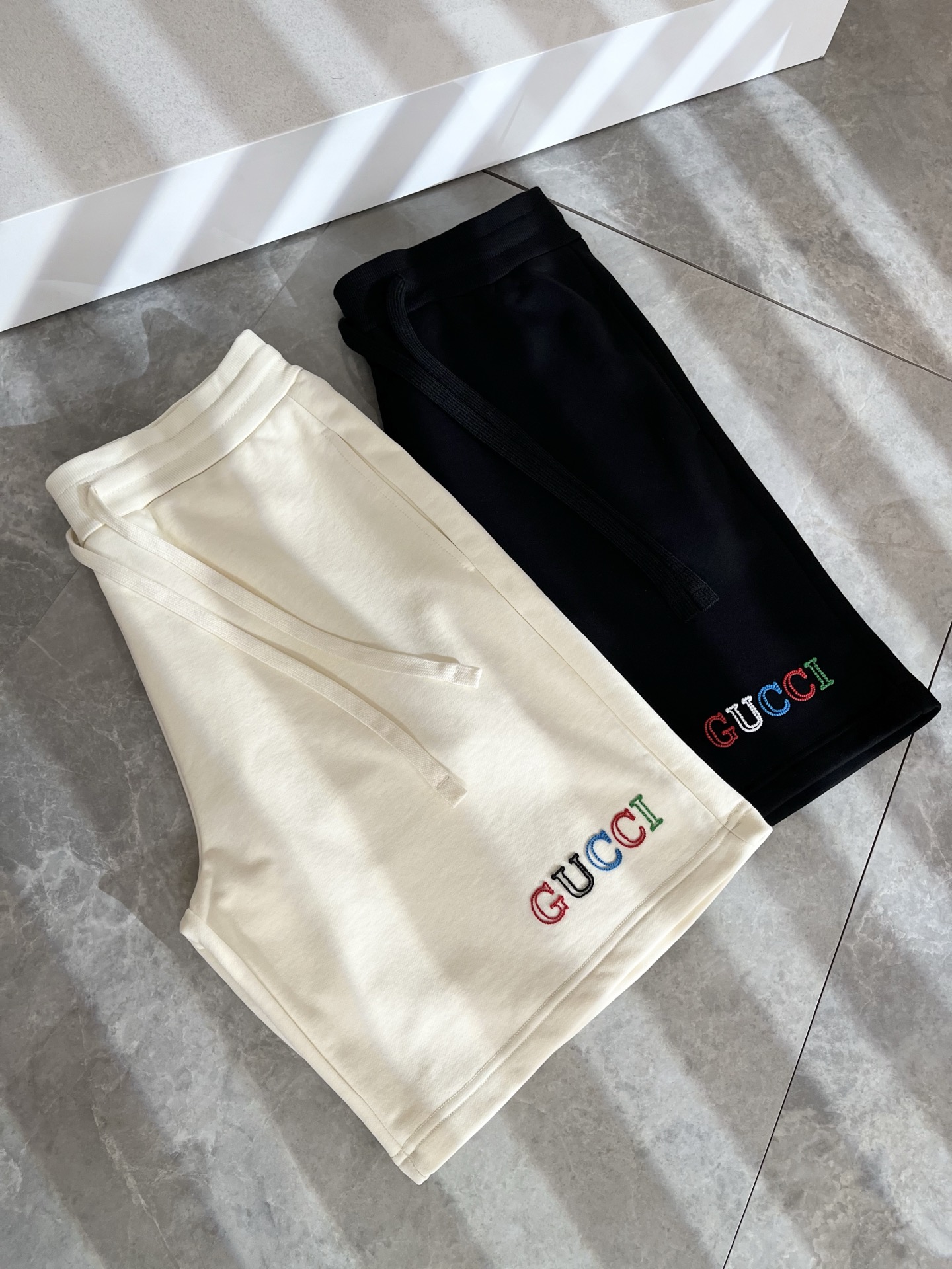  Gucc*古家 2025春夏最新系列基础圆领男女同款👫休闲短裤，男女同款！贸易公司渠道稀出，同步官网发