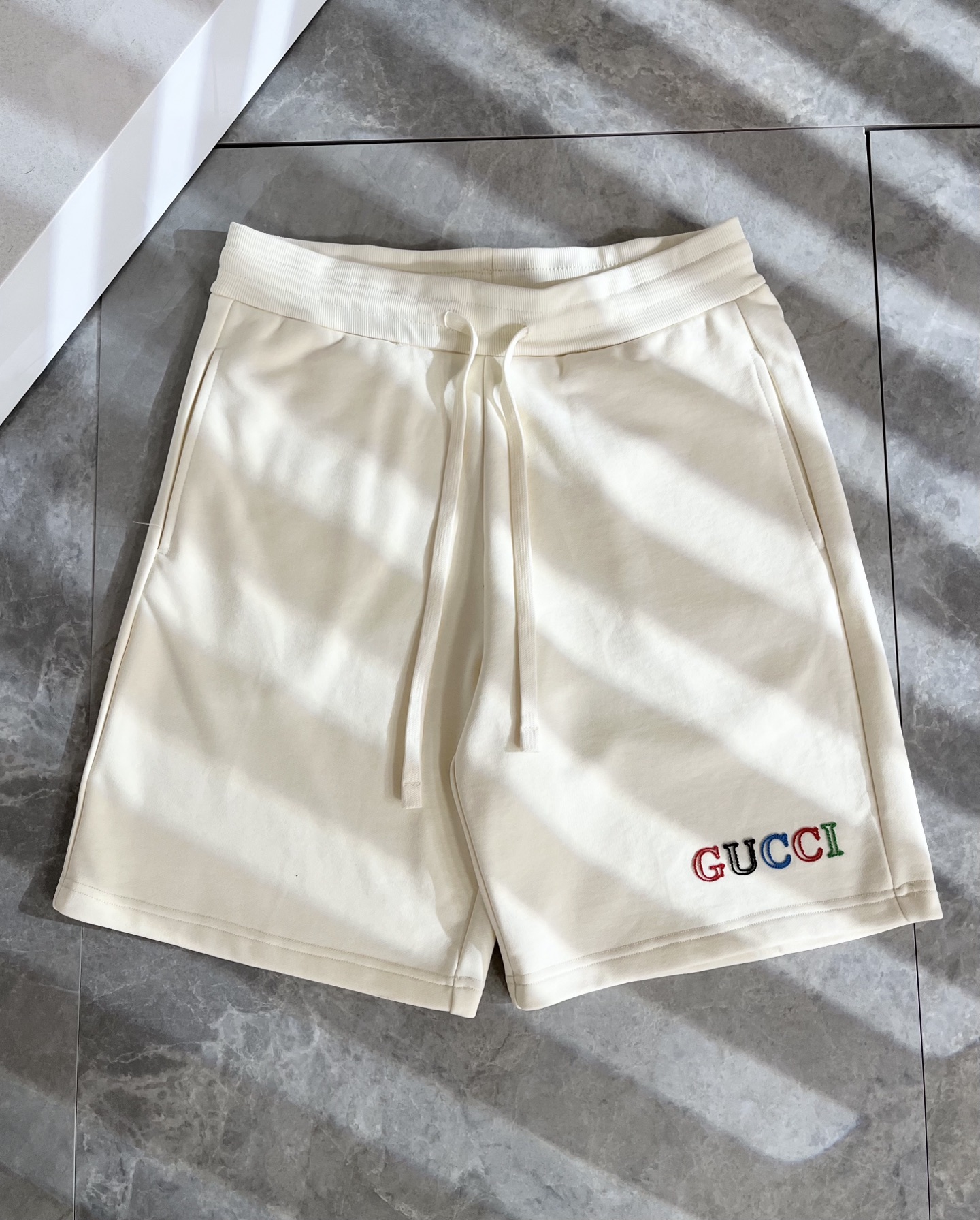  Gucc*古家 2025春夏最新系列基础圆领男女同款👫休闲短裤，男女同款！贸易公司渠道稀出，同步官网发