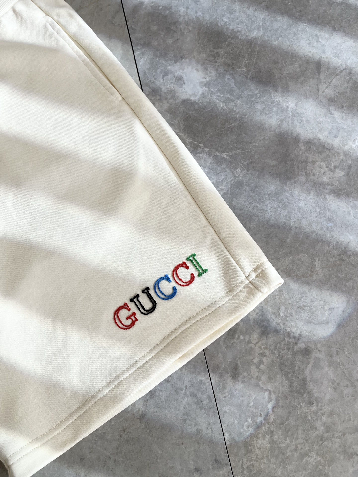  Gucc*古家 2025春夏最新系列基础圆领男女同款👫休闲短裤，男女同款！贸易公司渠道稀出，同步官网发
