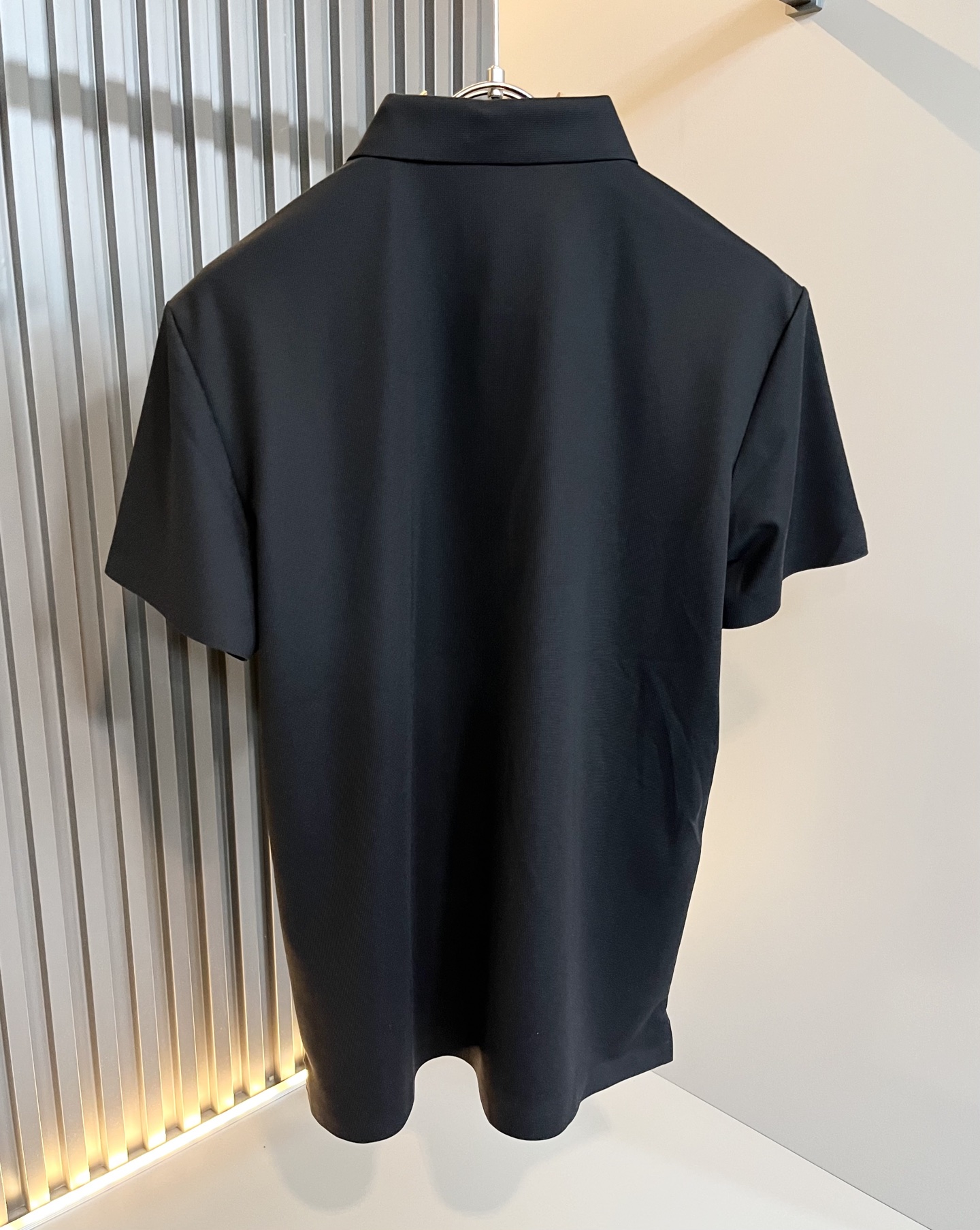  Bur*erry 巴*莉 2025春夏新款男士短袖Polo衫，品牌最新设计元素！既不单调也不复杂,恰到