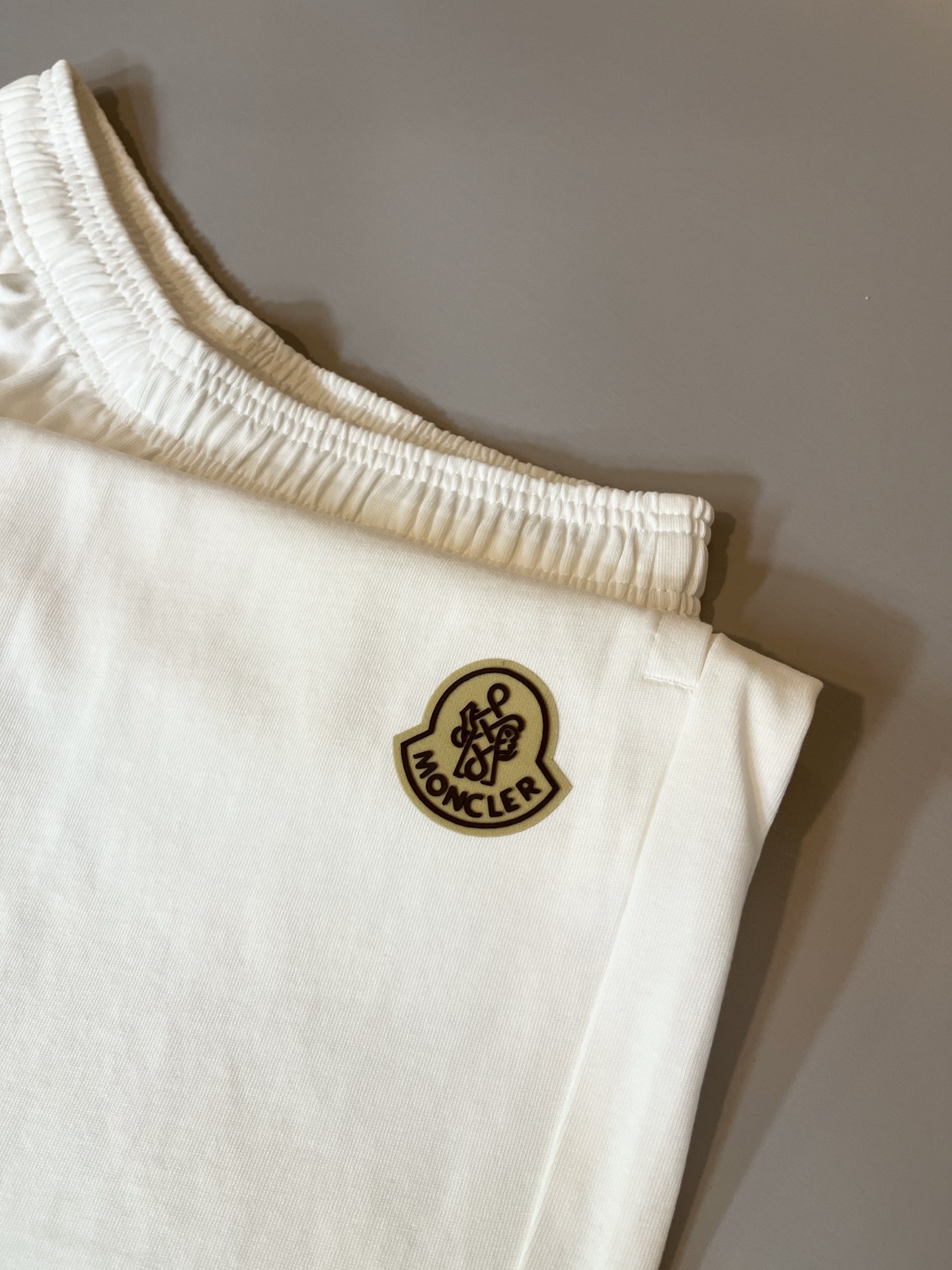  Moncler蒙家 2025春夏最新男女同款👫贸易订单休闲套装，全品相！！网红款！采用logo图案压胶