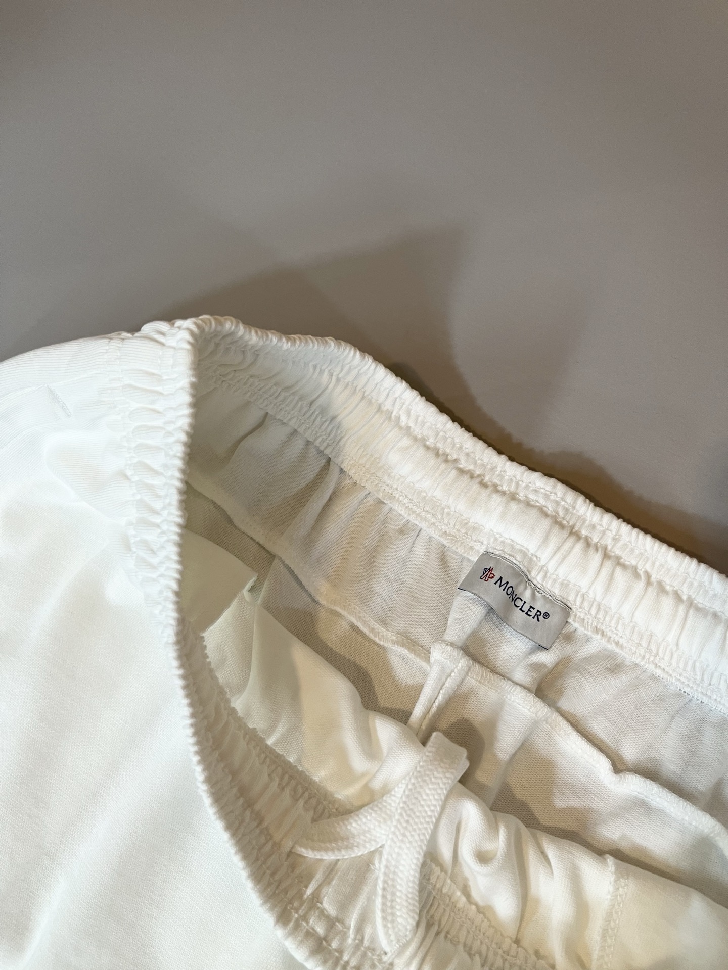  Moncler蒙家 2025春夏最新男女同款👫贸易订单休闲套装，全品相！！网红款！采用logo图案压胶