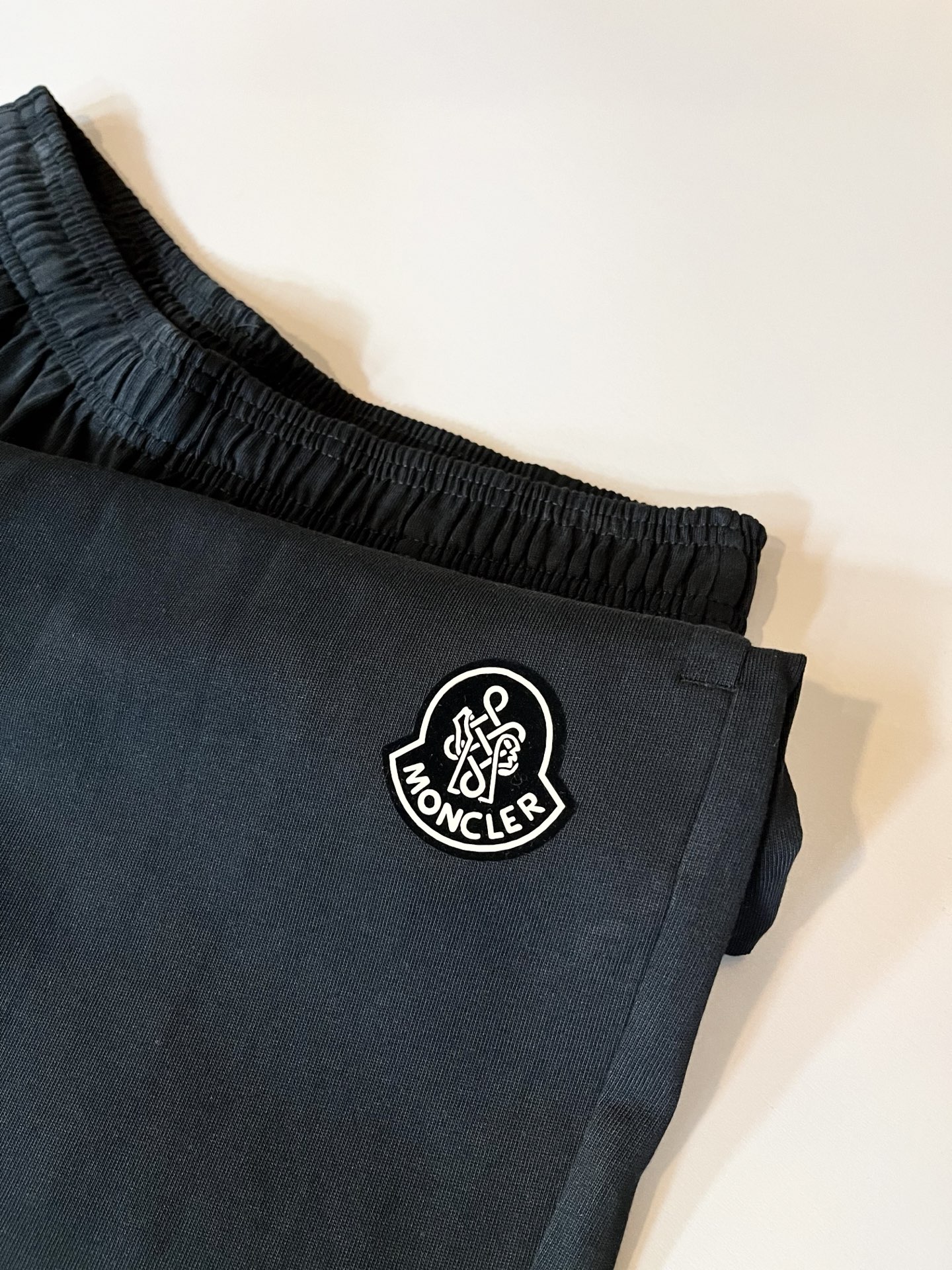 Moncler蒙家 2025春夏最新男女同款👫贸易订单休闲套装，全品相！！网红款！采用logo图案压胶