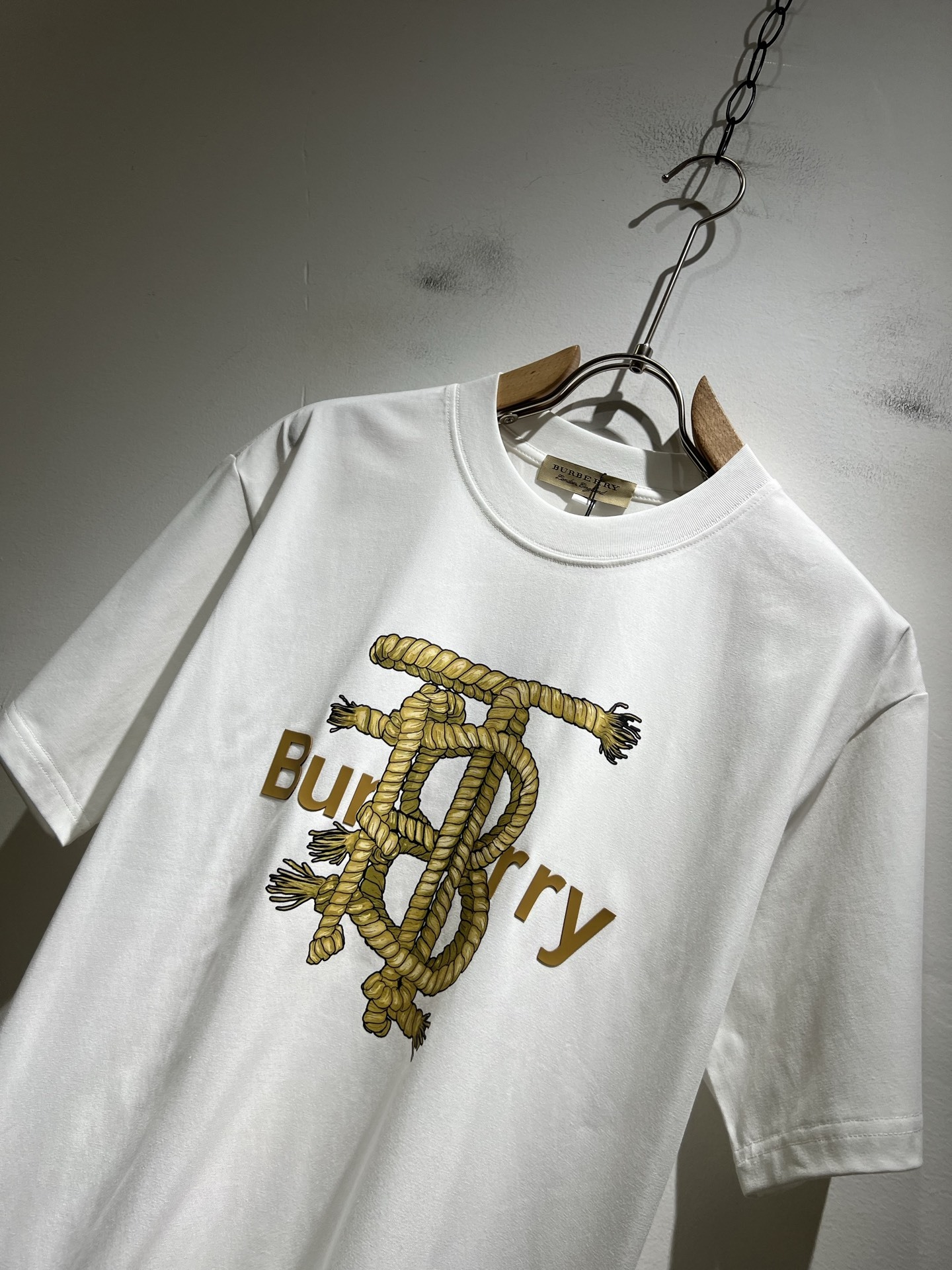 BURBER*Y巴*莉2025春夏新品男女同款👫短袖T恤,重磅来袭,最近比较火热的环保纯棉面料制作而
