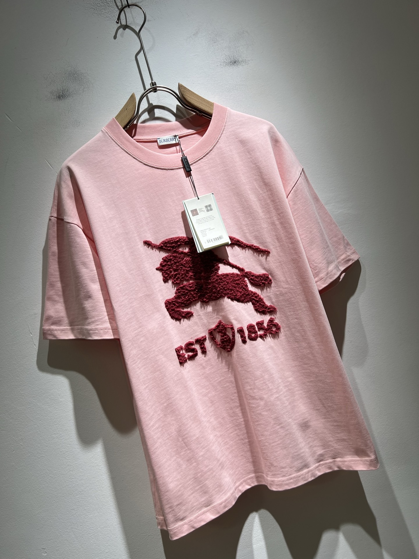 BURBER*Y巴*莉2025春夏新品男女同款👫短袖T恤,重磅来袭,最近比较火热的环保纯棉面料制作而