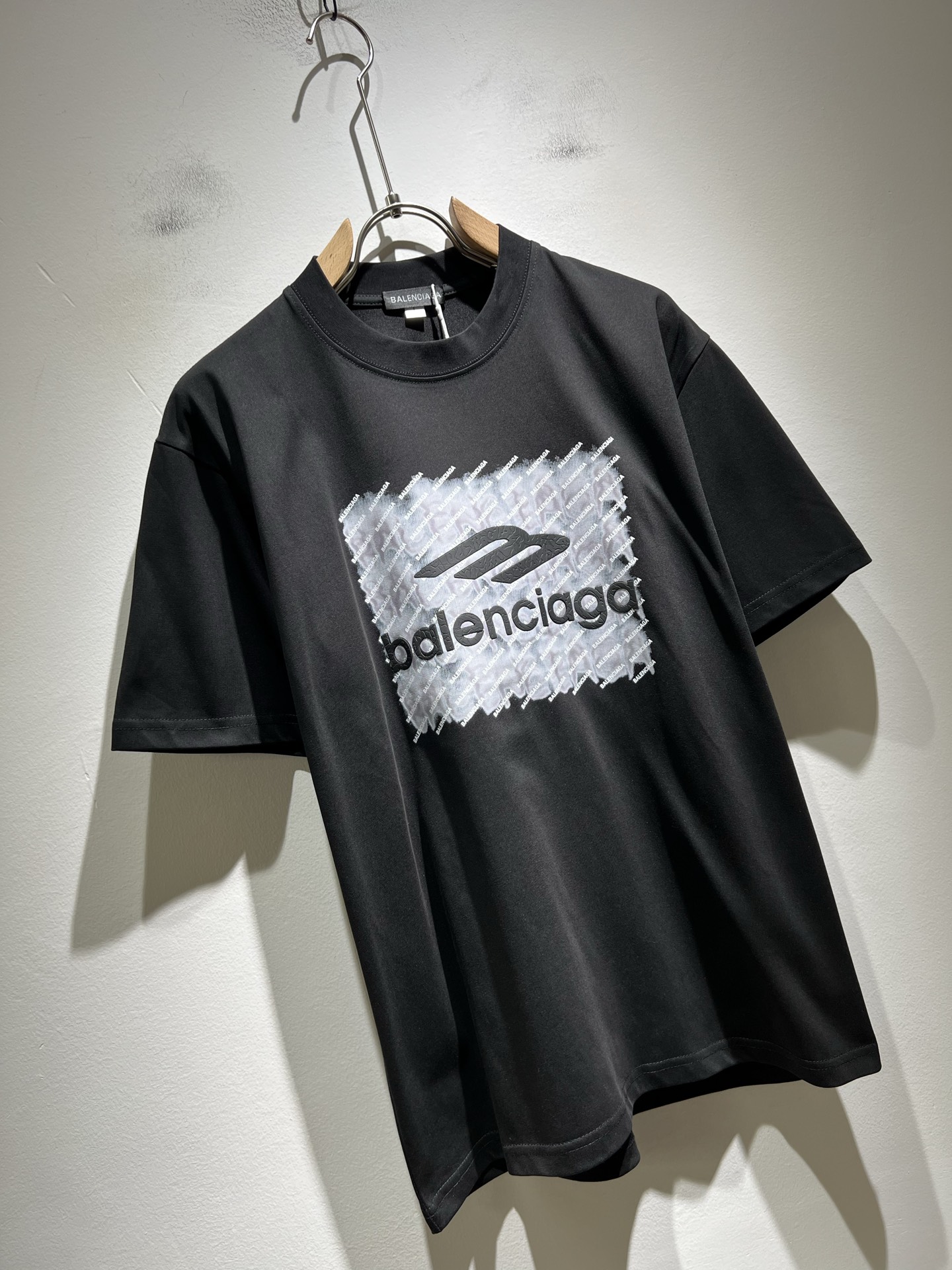    BALENCI*GA巴黎*家 2025春夏新款男女同款👫短袖T恤！走秀图案印花时尚休闲短袖T恤衫！