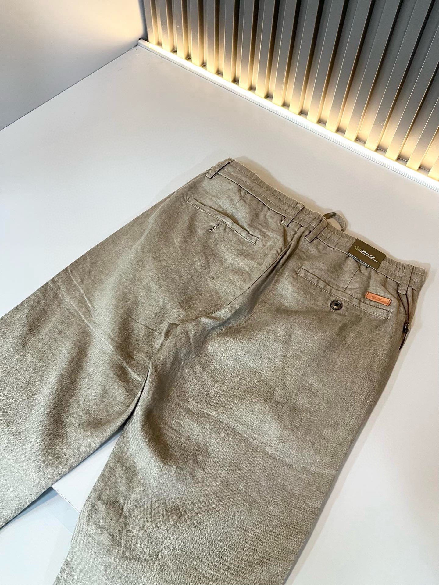   Loro Piana诺悠翩雅 2025春夏新品男士纯亚麻休闲裤，最新的贸易订单全品相！！网红款！上身