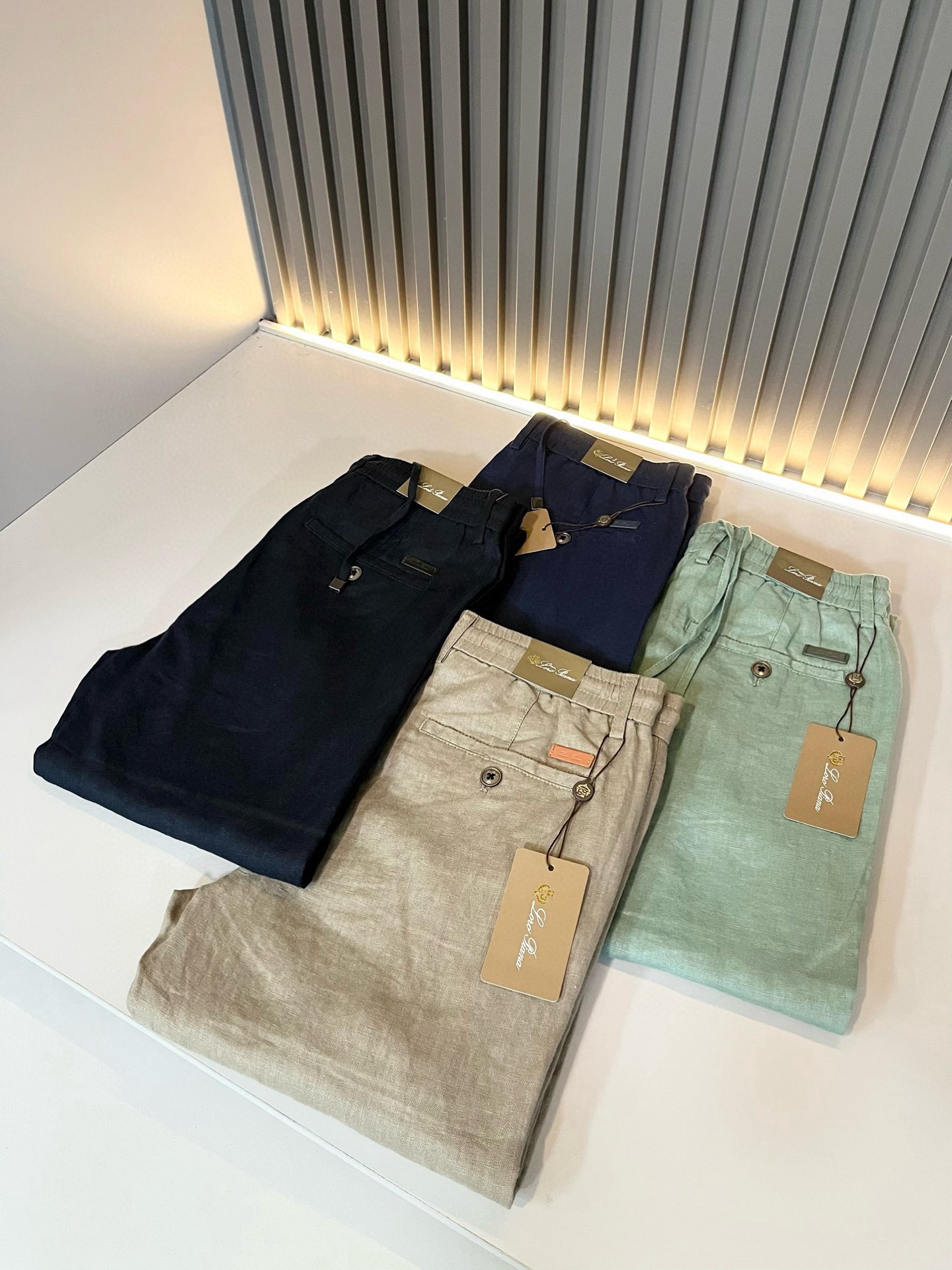   Loro Piana诺悠翩雅 2025春夏新品男士纯亚麻休闲裤，最新的贸易订单全品相！！网红款！上身