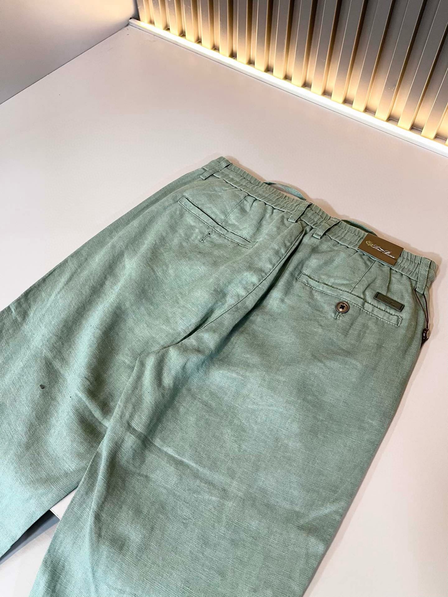   Loro Piana诺悠翩雅 2025春夏新品男士纯亚麻休闲裤，最新的贸易订单全品相！！网红款！上身