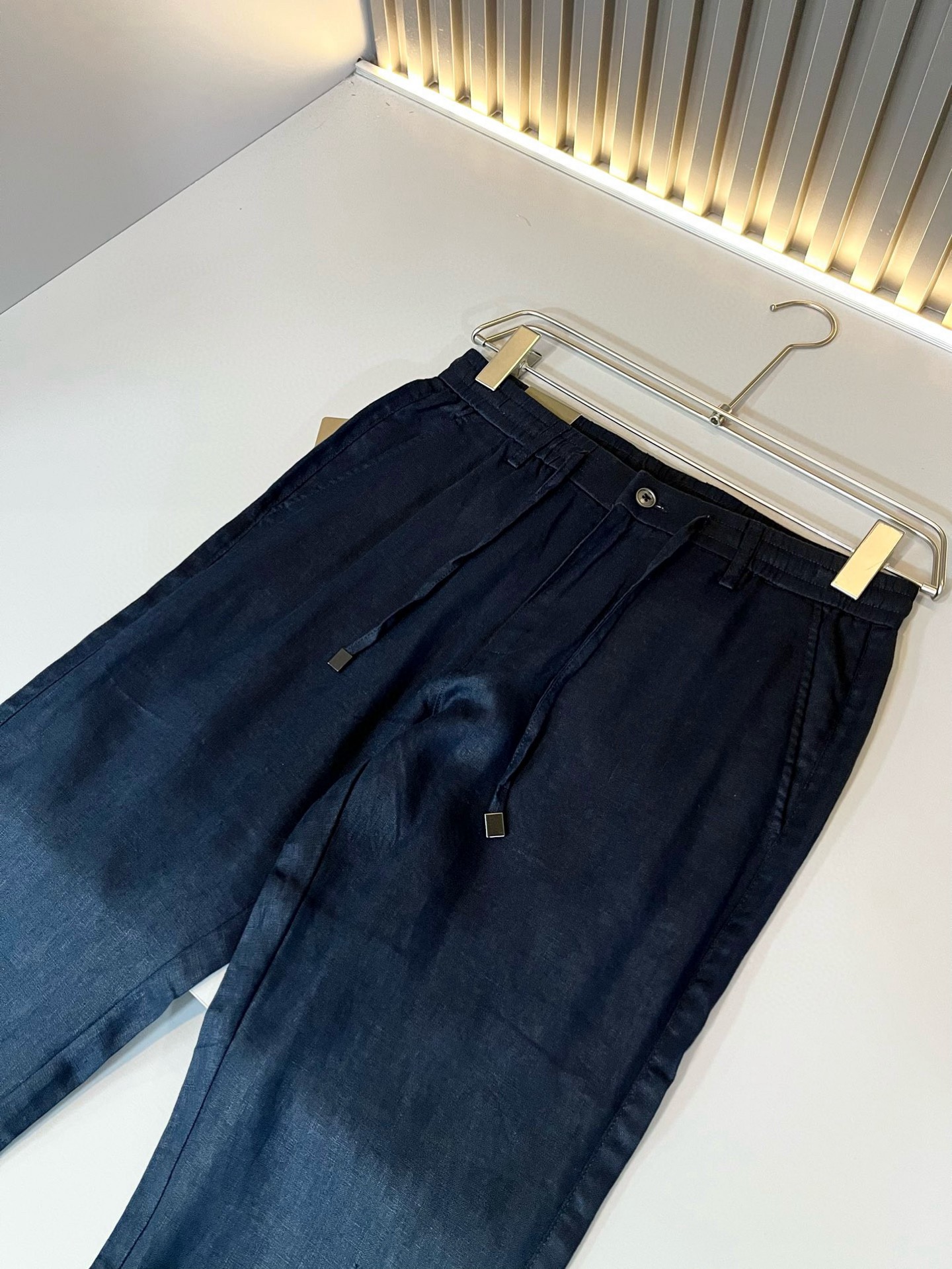   Loro Piana诺悠翩雅 2025春夏新品男士纯亚麻休闲裤，最新的贸易订单全品相！！网红款！上身