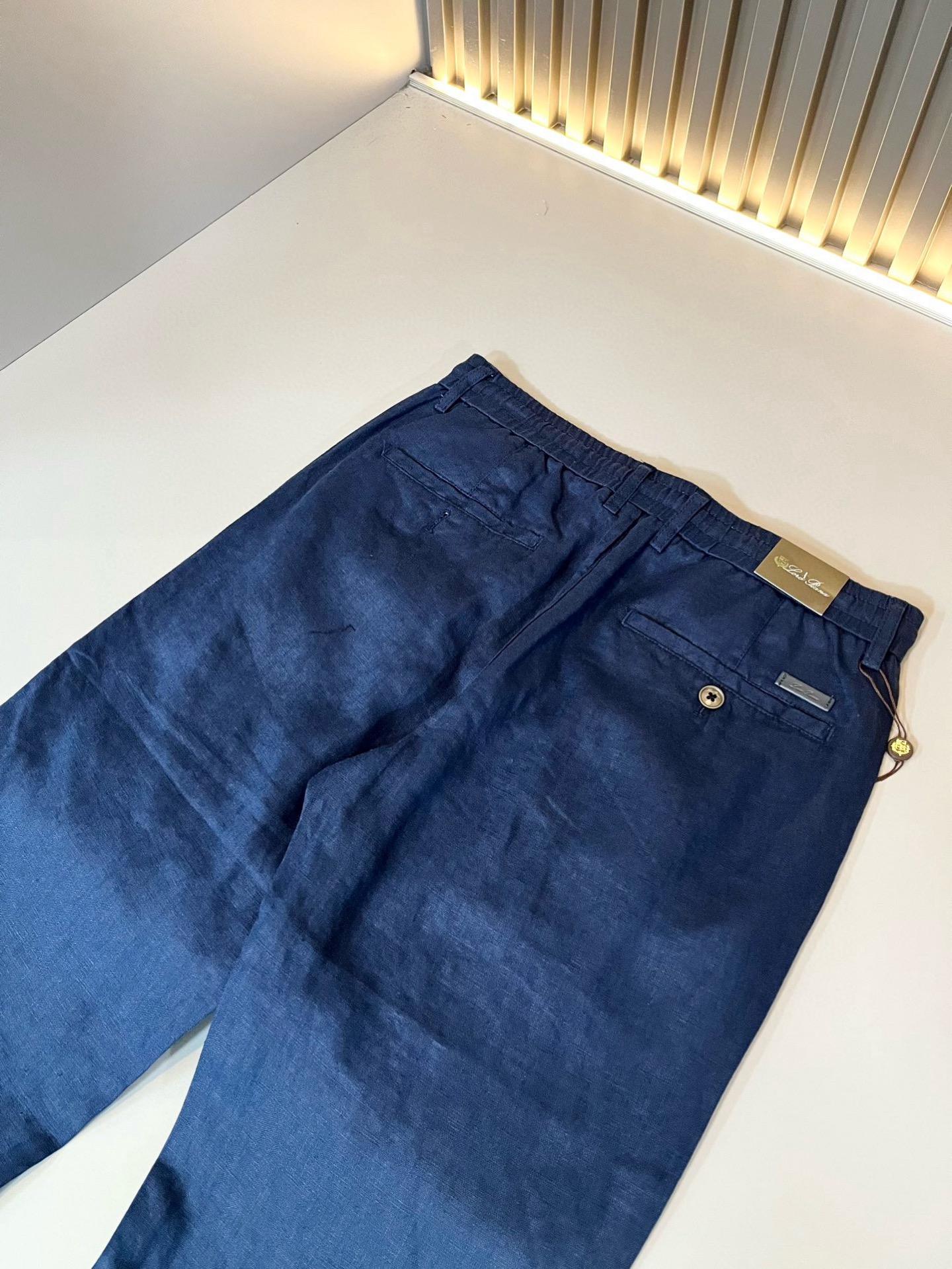   Loro Piana诺悠翩雅 2025春夏新品男士纯亚麻休闲裤，最新的贸易订单全品相！！网红款！上身