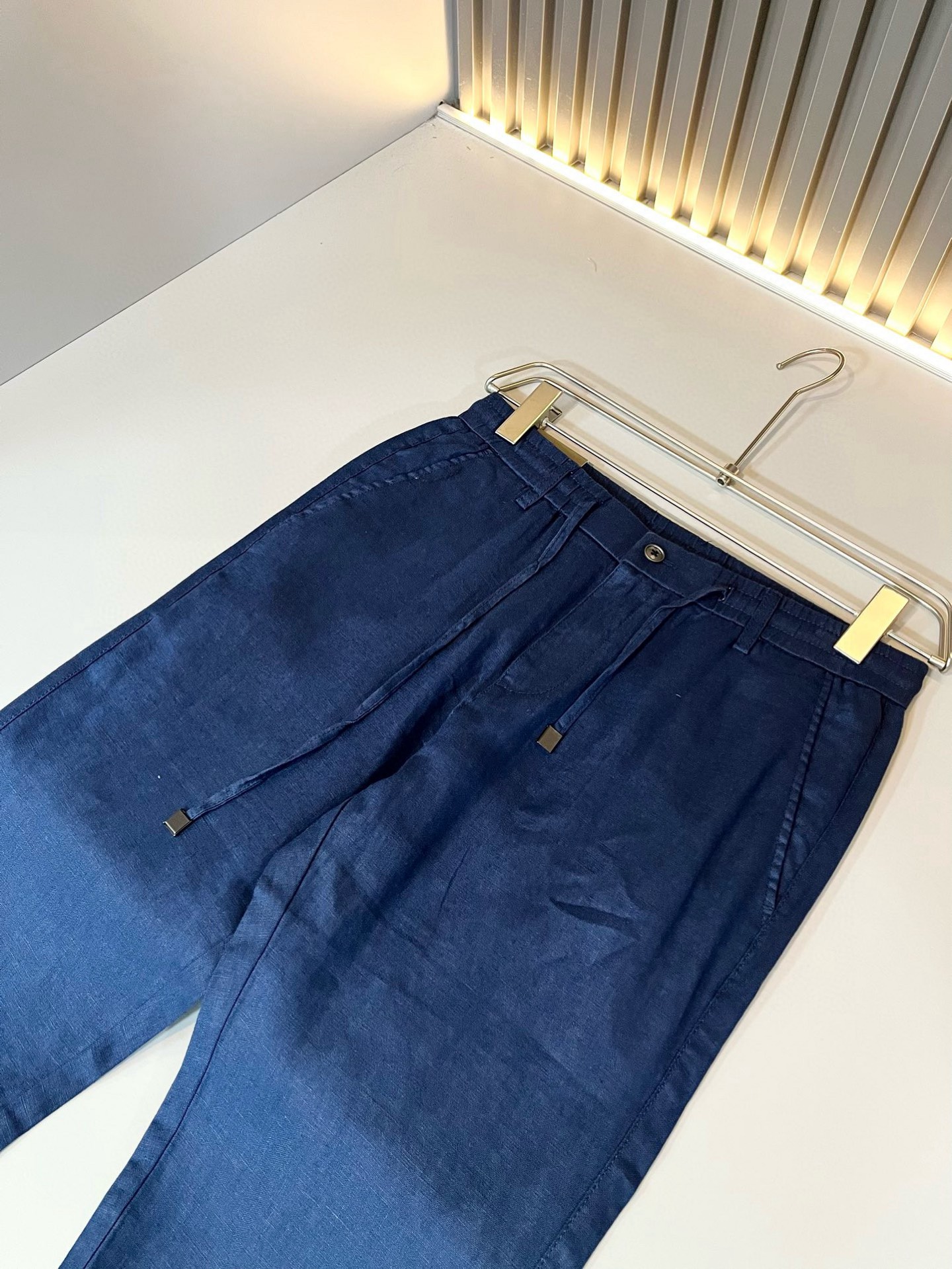  Loro Piana诺悠翩雅 2025春夏新品男士纯亚麻休闲裤，最新的贸易订单全品相！！网红款！上身