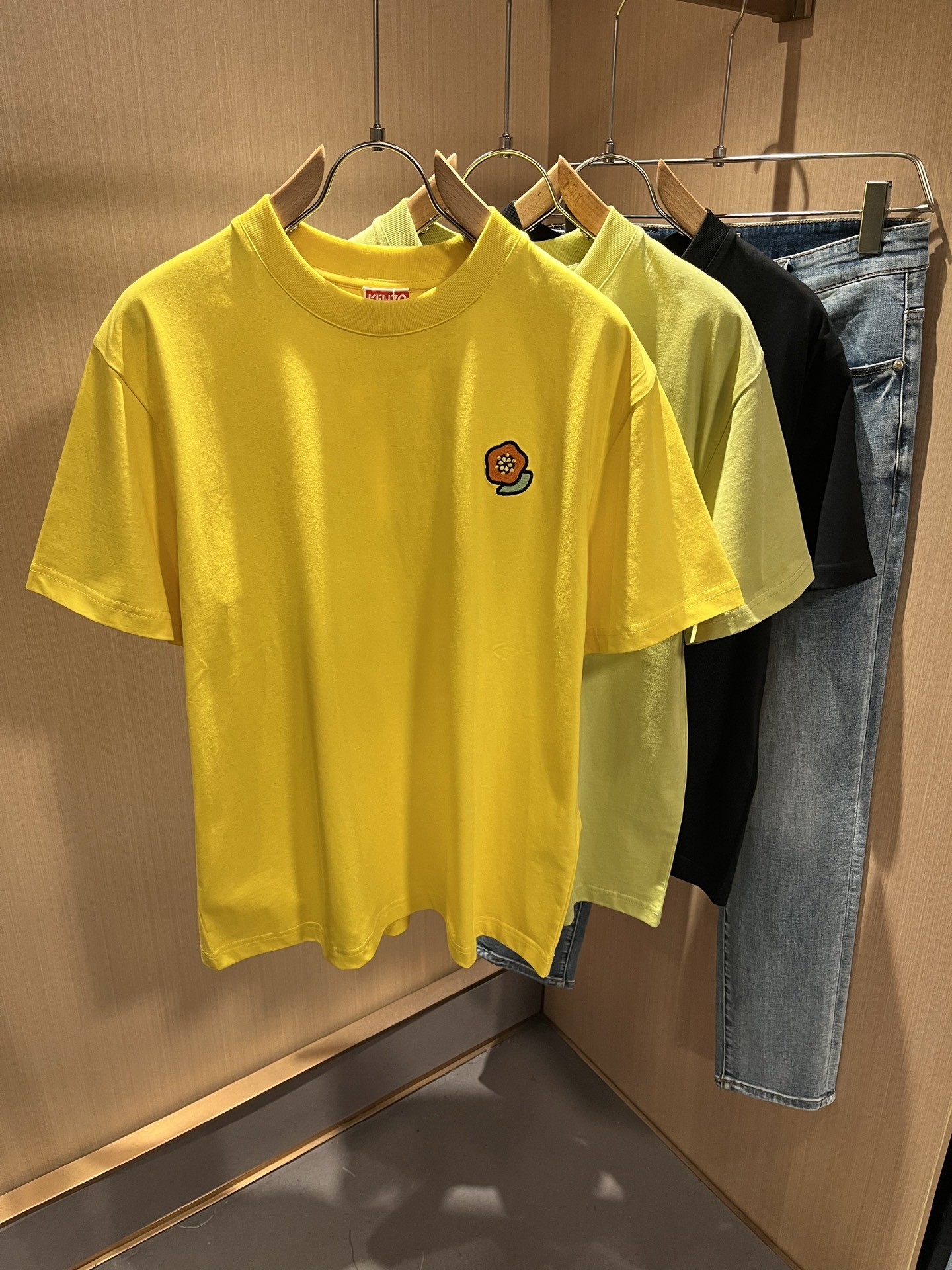 NO:470408,KENZ*Takata*3 The new short-sleeved T-shirt for men and women in spring and summer 2025, the new products that inherit classic works and improve the new products have more three-dimensional senses, and the letter logo pattern embroidery design on the chest!  It means that you have great power and richness!  A must-have item in the Year of the Tiger, customized original pure cotton fabric. If you like it, hurry up and buy it!  First-in, first served!  Size M-3XL, T-shirt,tees,t-shirt,alexander wang19860909KENZ*高田*三 2025春夏新品男女同款短袖T恤,传承经典著作改良后的新品更加的具有立体感官,胸前字母logo图案刺绣设计！代表着虎虎生威,富富有余！虎年必备单品,定制原版纯棉面料.有喜欢赶紧入手吧！先入先得！尺码M-3XL,,T-shirt,tees，t-shirt,alexander wang,Men's clothing