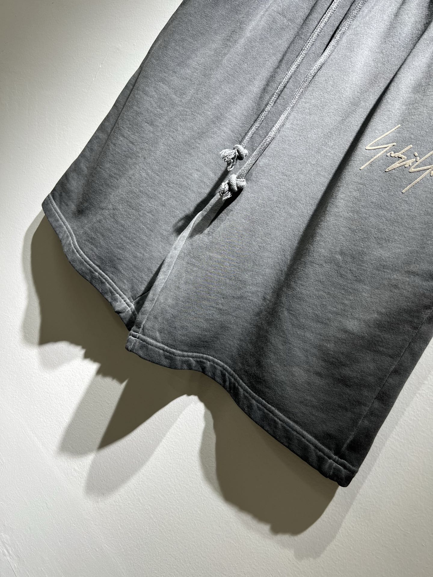 Y-3 YAMAMOTO 2024 Spring Summer Co-ed Cotton Sport Shorts with Stylish Design - 图片 4