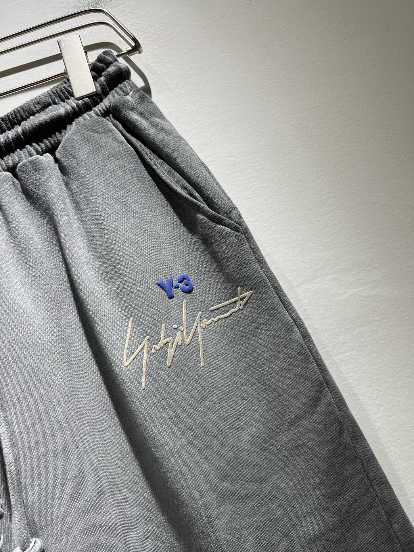 Y-3 YAMAMOTO 2024 Spring Summer Co-ed Cotton Sport Shorts with Stylish Design - 图片 5