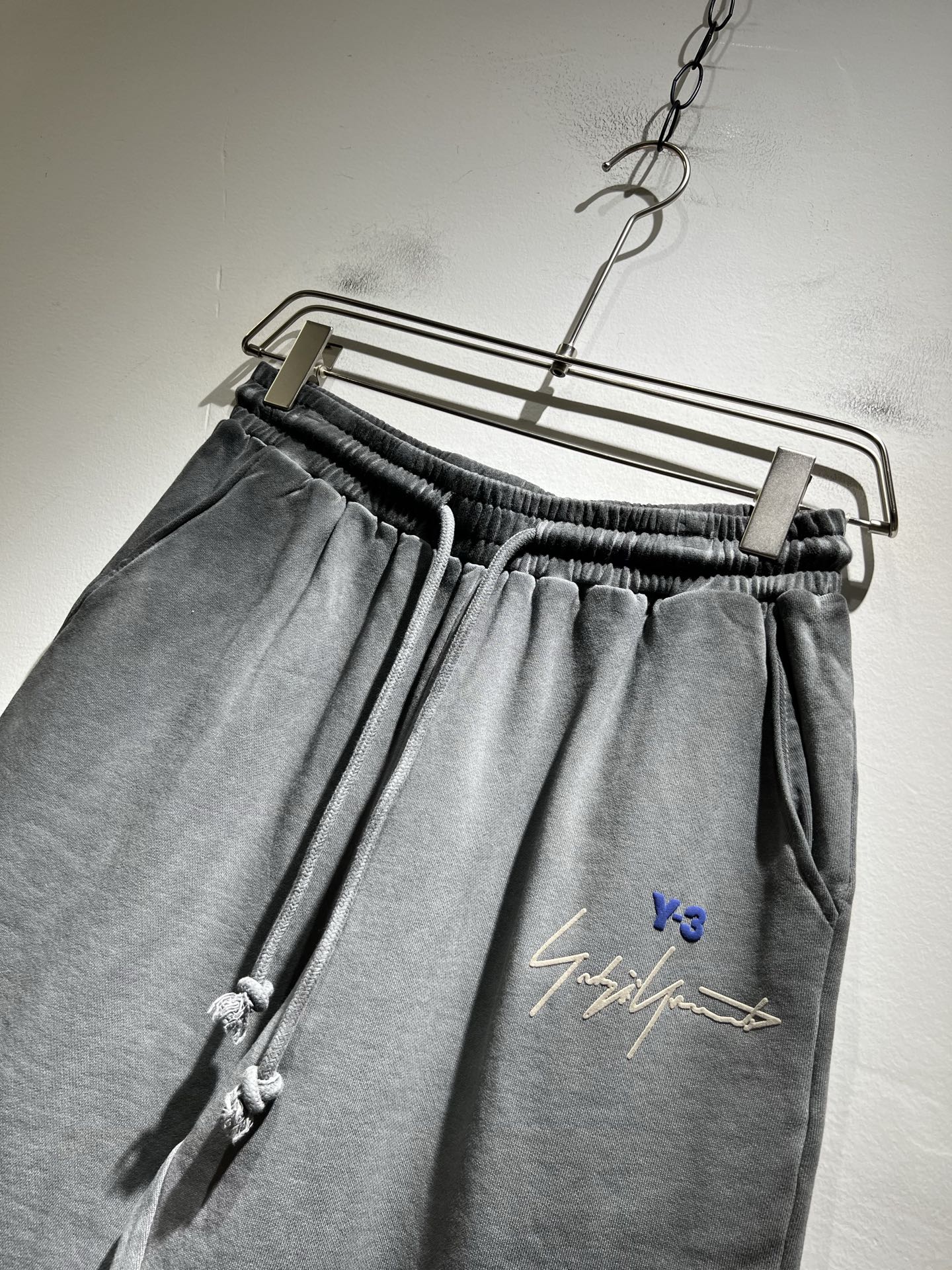 Y-3 YAMAMOTO 2024 Spring Summer Co-ed Cotton Sport Shorts with Stylish Design - 图片 3