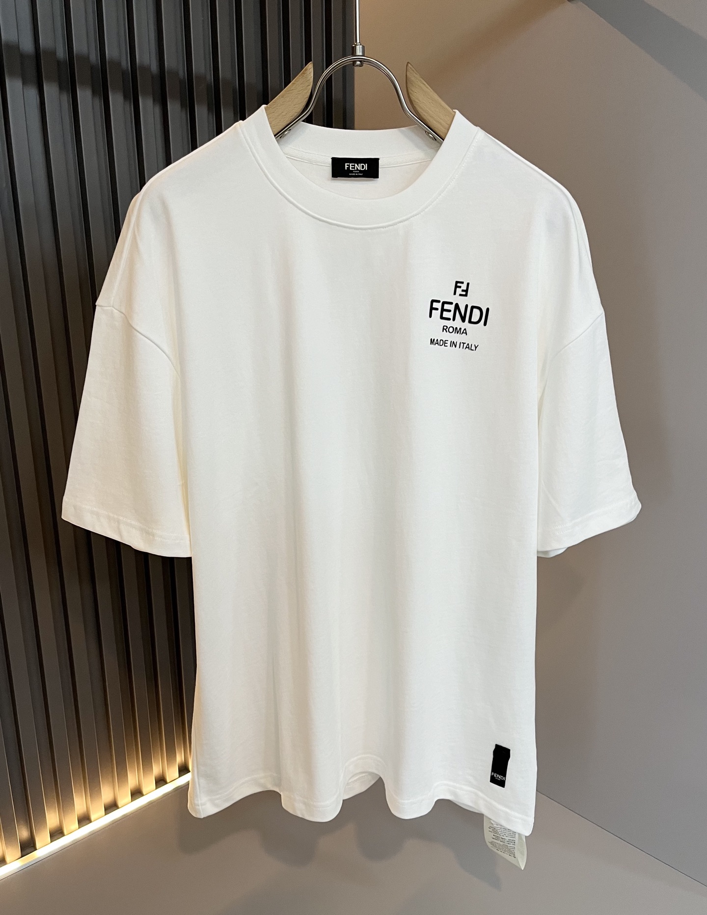 NO:454525,FEN Fen*di 2025 spring and summer new men's casual suit, versatile and age-restricted, and the body logo LOGO glue-pressing design!  Whether you are proficient or like the trendy style, you must have a must-have item for boys’ wardrobe!  Customized original cotton fabric!  The upper body is stylish and has a great feeling of fit. The clothes are tall and stylish, and the low-end slag will collapse if you don't wash the collar. Size M-2XL, fendi, alexander wang19860909FEN 芬*迪 2025春夏新款男士休闲套装,百搭不限制年龄,衣身标识LOGO压胶设计！无论你是轻熟还是喜欢潮风搭配妥妥的,男生衣橱必备单品款！定制原版纯棉面料！上身有型并且贴服感受非常棒,衣服挺拔有型区别低端渣货,不会洗洗领子就塌了. 尺码M-2XL,,fendi,alexander wang,Men's clothing