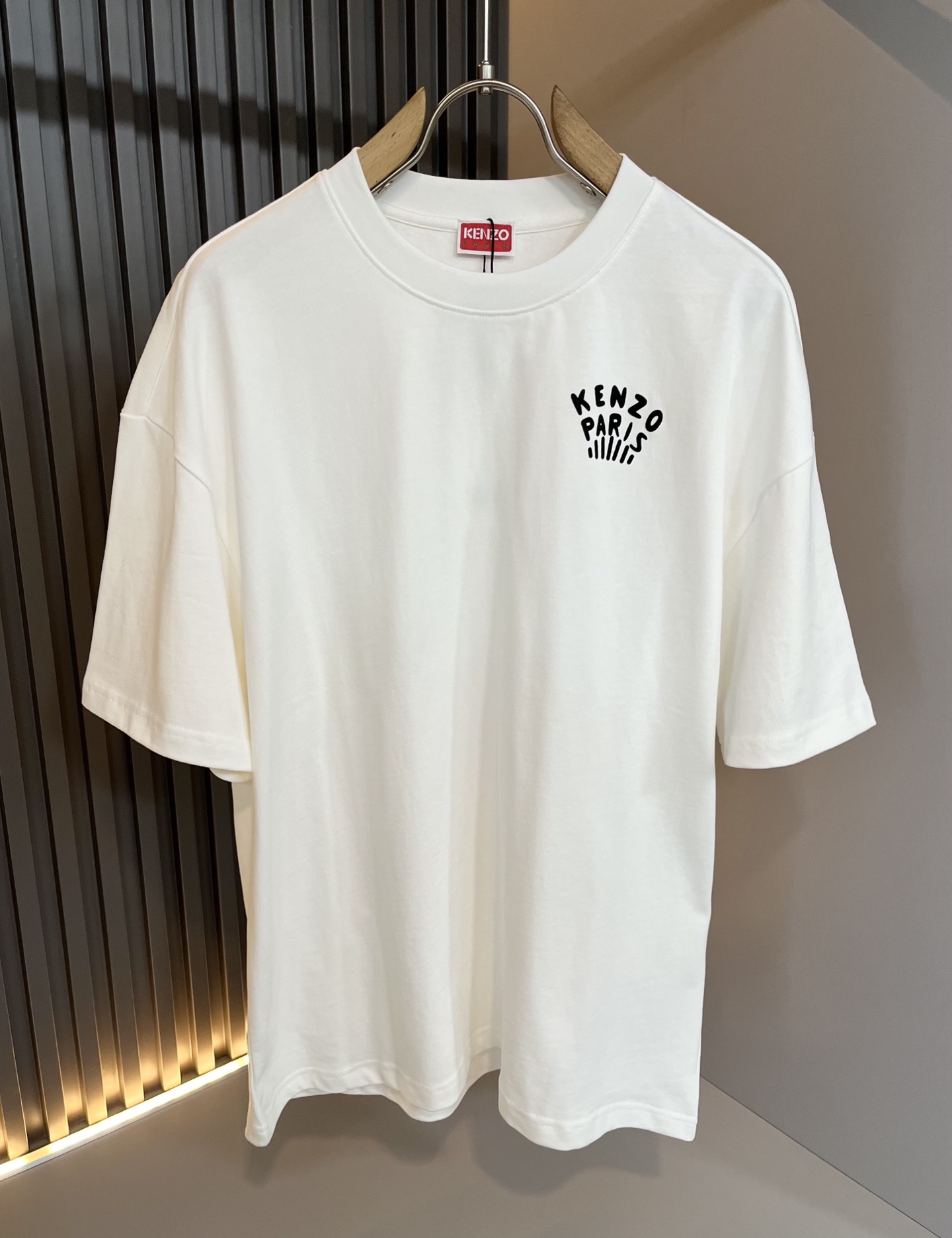 NO:484906,KENZ*Takata*3 2025 spring and summer new product for men and women the same casual suit, inheriting classic works and improving the new product with more three-dimensional sense, with a letter logo pattern printed on the chest!  It means that you have great power and richness!  A must-have item in the Year of the Tiger, customized original pure cotton fabric. If you like it, hurry up and buy it!  First-in, first served!  Size M-2XL, alexander wang19860909KENZ*高田*三 2025春夏新品男女同款休闲套装,传承经典著作改良后的新品更加的具有立体感官,胸前字母logo图案印花设计！代表着虎虎生威,富富有余！虎年必备单品,定制原版纯棉面料.有喜欢赶紧入手吧！先入先得！尺码M-2XL,,alexander wang,Men's clothing