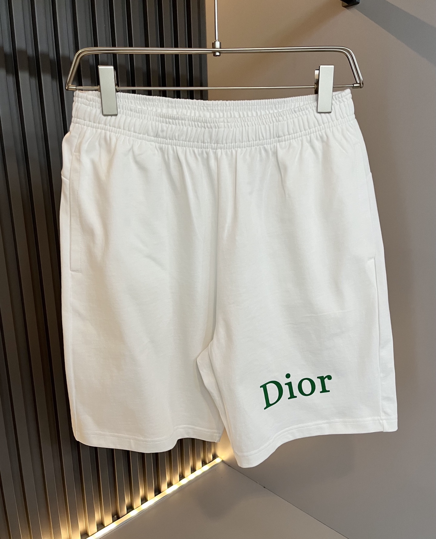 NO:486747,Dio*r Di*ao Spring and Summer new casual suits for men and women are available in trading companies, and they are sold simultaneously on the official website. The most anticipated high-quality products are coming, making you feel what real high luxury is and connotation! This suit is made of D's special pure cotton fabric, full of brand style!  The surface is neat and smooth and shiny, and the texture is obvious through the screen. It is the most enjoyable wearing experience! It perfectly enhances the overall luxury and class, and can get a high-end luxury atmosphere at a glance! Basic regular style cutting, versatile and simple upper body, and is easy to deal with various occasions and environments. It is undoubtedly a must-have item for daily commuting! Size M~2XL,,dior,dior,alexander wang19860909Dio*r迪*奥春夏新品男女同款休闲套装,贸易公司渠道稀出,同步官网发售,男神女神最为期待的精品狠货重磅来袭,让你感受到什么叫真正的高奢有内涵!此款套装选用D家专用纯棉面料制成,满满的品牌风格！表面整洁光滑且富有光泽,质感透过屏幕都显而易 见,你最为享受的穿着体验! 完美提升了整体的奢华档次感,一眼就能Get到的高端奢华气息!基础常规版型裁剪,上身百搭简约不挑人,轻松应对各种场合与环境,属于日常通勤必备的臻品无疑!尺码M～2XL,,dior,dior,alexander wang,Men's clothing