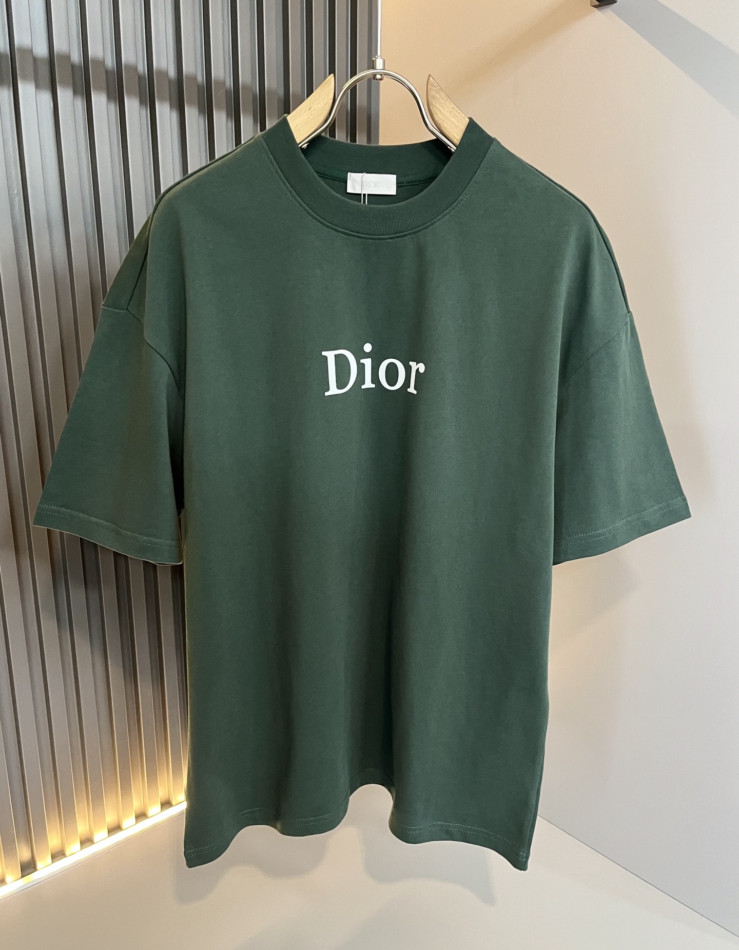 NO:485128,Dio*r Dio 2025 spring and summer new men and women's same casual suit, trading company channels are rare, and it is released on the official website at the same time. The most anticipated high-quality products of the male and goddess are coming, making you feel what it means to be truly high luxury and connotation! This suit is made of D's special pure cotton fabric, full of brand style!  The surface is neat and smooth and shiny, and the texture is obvious through the screen. It is the most enjoyable wearing experience! It perfectly enhances the overall luxury and class, and can get a high-end luxury atmosphere at a glance! Basic regular style cutting, versatile and simple upper body, and is easy to deal with various occasions and environments. It is undoubtedly a must-have item for daily commuting! Size M~2XL,,dior,dior,alexander wang19860909Dio*r迪*奥2025春夏新品男女同款休闲套装,贸易公司渠道稀出,同步官网发售,男神女神最为期待的精品狠货重磅来袭,让你感受到什么叫真正的高奢有内涵!此款套装选用D家专用纯棉面料制成,满满的品牌风格！表面整洁光滑且富有光泽,质感透过屏幕都显而易 见,你最为享受的穿着体验! 完美提升了整体的奢华档次感,一眼就能Get到的高端奢华气息!基础常规版型裁剪,上身百搭简约不挑人,轻松应对各种场合与环境,属于日常通勤必备的臻品无疑!尺码M～2XL,,dior,dior,alexander wang,Men's clothing