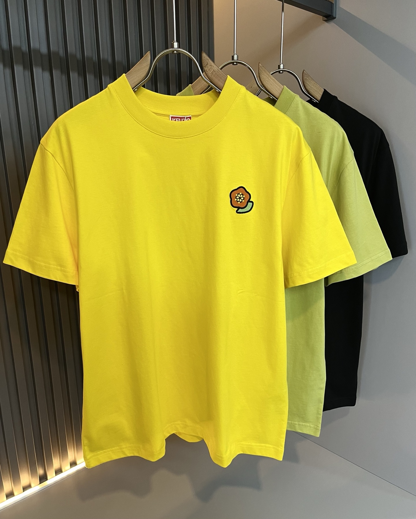 NO:485161,KENZ*Takata*3 The new short-sleeved T-shirt for men and women in spring and summer 2025, the new products that inherit classic works and improve the new products have more three-dimensional senses, and the letter logo pattern embroidery design on the chest!  It means that you have great power and richness!  A must-have item in the Year of the Tiger, customized original pure cotton fabric. If you like it, hurry up and buy it!  First-in, first served!  Size M-3XL, T-shirt,tees,t-shirt,alexander wang19860909KENZ*高田*三 2025春夏新品男女同款短袖T恤,传承经典著作改良后的新品更加的具有立体感官,胸前字母logo图案刺绣设计！代表着虎虎生威,富富有余！虎年必备单品,定制原版纯棉面料.有喜欢赶紧入手吧！先入先得！尺码M-3XL,,T-shirt,tees，t-shirt,alexander wang,Men's clothing