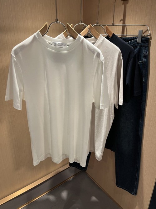 Brunello Cucinelli Men's Short Sleeve T-Shirt With Logo - Classic Style 1 Brunello Cucinelli Men's Short Sleeve T-Shirt With Logo - Classic Style