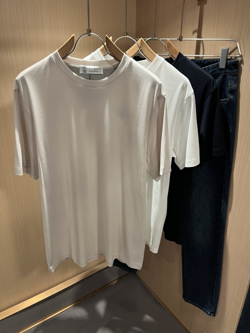 Brunello Cucinelli Men's Short Sleeve T-Shirt, Classic and Comfortable 1 Brunello Cucinelli Men's Short Sleeve T-Shirt, Classic and Comfortable