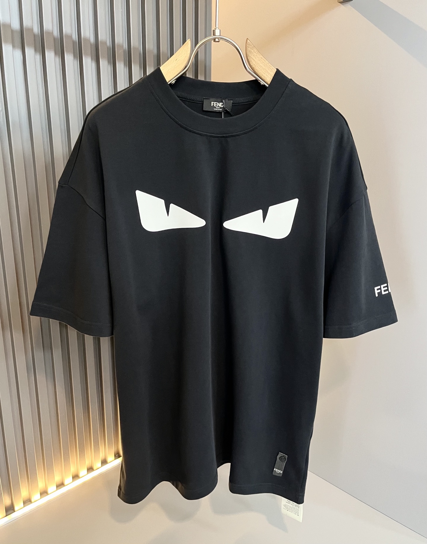 NO:487754,FEN Fen*di 2025 spring and summer new men's casual suit, versatile and age-restricted, and the body logo LOGO glue-pressing design!  Whether you are proficient or like the trendy style, you must have a must-have item for boys’ wardrobe!  Customized original cotton fabric!  The upper body is stylish and has a great feeling of fit. The clothes are tall and stylish, and the low-end slag will collapse if you don't wash the collar. Size M-2XL, fendi, alexander wang19860909FEN 芬*迪 2025春夏新款男士休闲套装,百搭不限制年龄,衣身标识LOGO压胶设计！无论你是轻熟还是喜欢潮风搭配妥妥的,男生衣橱必备单品款！定制原版纯棉面料！上身有型并且贴服感受非常棒,衣服挺拔有型区别低端渣货,不会洗洗领子就塌了. 尺码M-2XL,,fendi,alexander wang,Men's clothing