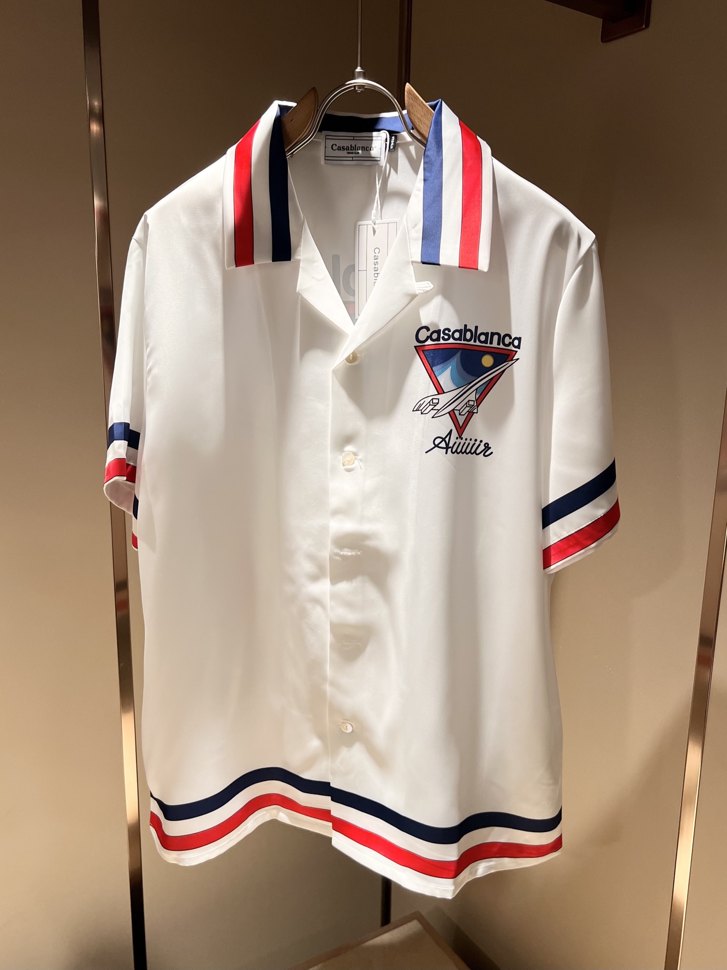 NO:487807,casablanca 2025 spring and summer new men and women pajamas set, the latest model is exclusively available on the entire network!  !  ~ It is classic and fashionable and versatile, who doesn’t like it? It will show the classic again. It is very pleasing to the eye and comes with a low luxury halo and recognition!  The traditional brand concept and modern advanced technology are perfectly combined. Coupled with the extremely modern and modern minimalist design, exclusive logo pattern printing design!  Customized 100% imported silk fabric!  The texture of this model is quite touching, the specifications and grades are known with tentacles. The degree of delicateness and breathability are top-notch!  Size M-3XL, alexander wang19860909casablanca 卡萨布兰卡 2025春夏新款男女同款睡衣套装,最新款全网独家首上！！~既经典有时尚百搭,谁不爱啊,将经典再次展现,非常的耐看,自带低奢光环与辨识度！传统的品牌理念和现代化的先进技术进行了完美结合.加上极其现代摩登风范的简约设计,专属logo图案印花设计！定制百分百进口丝绸面料！此款的质感相当感人 触手便知规格档次 细腻程度与透气效果堪称顶级！尺码M-3XL,,alexander wang,Men's clothing