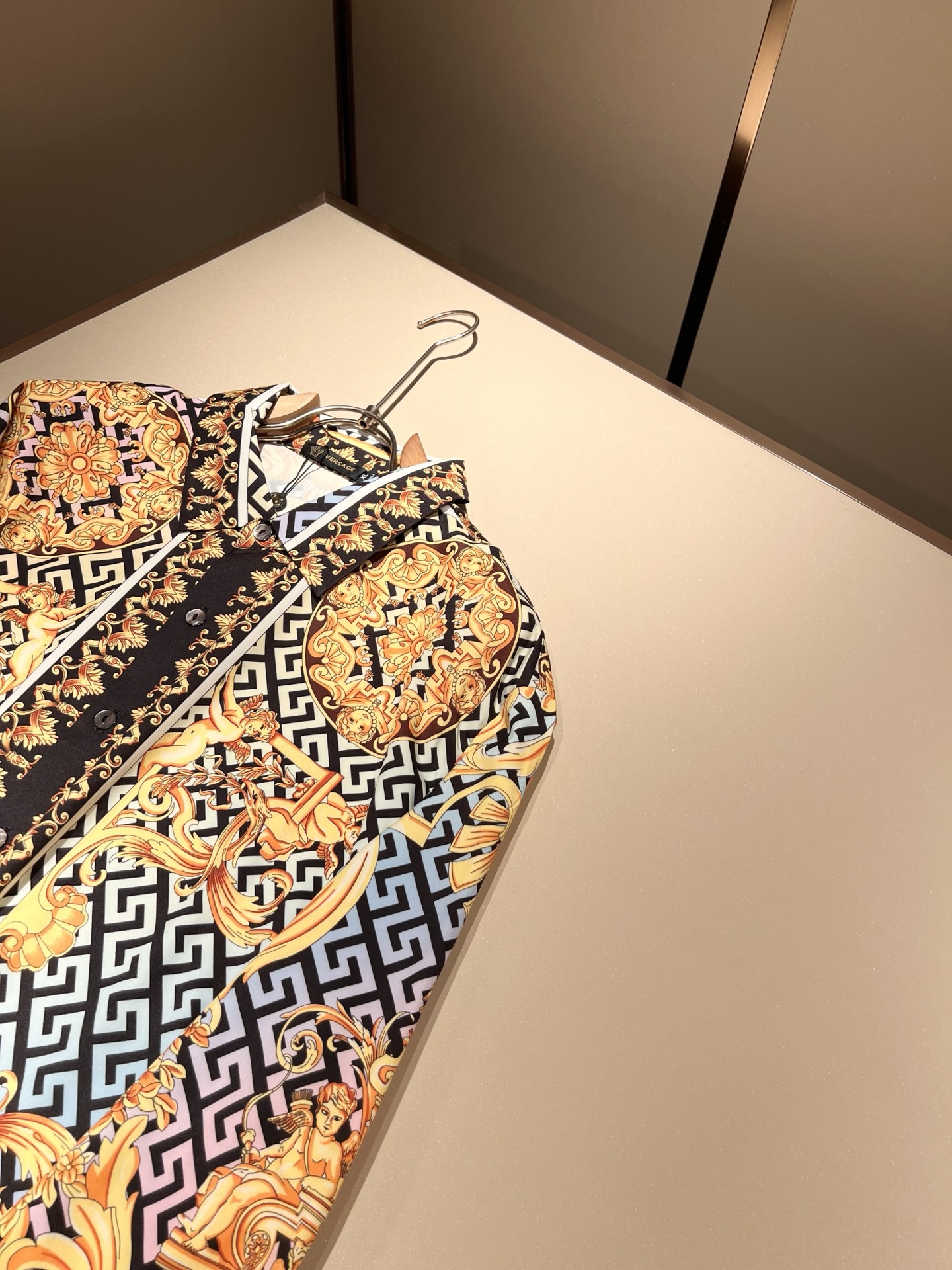 P540 VERS*CE/Pan * Cheol Trade Company: Luxurious Panorama Print Logo Decorations on Imported Cotton. - 图片 5