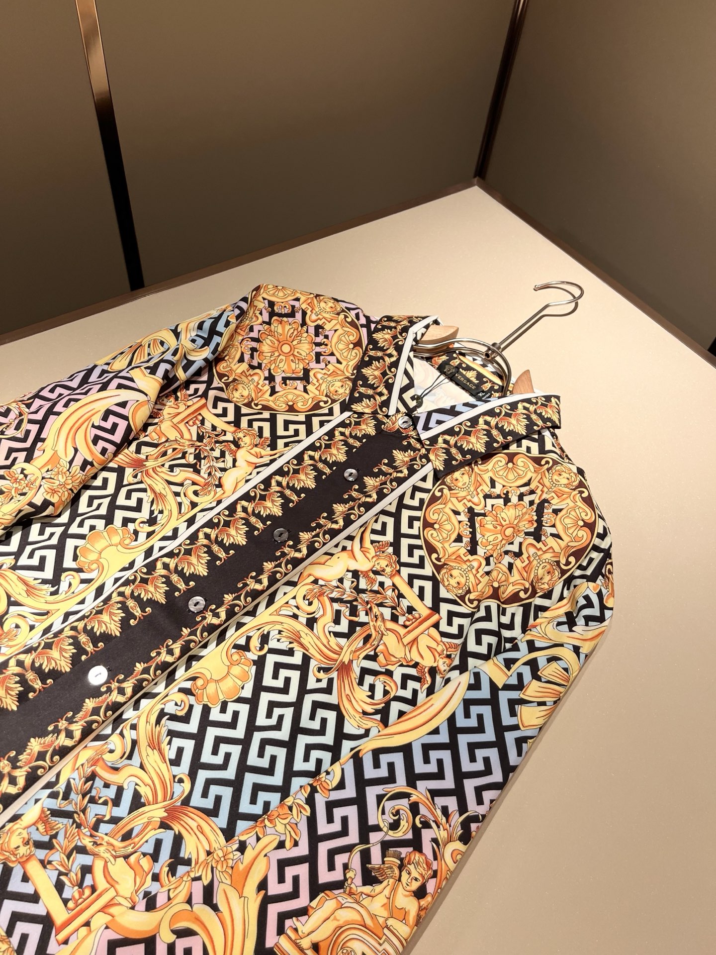 P540 VERS*CE/Pan * Cheol Trade Company: Luxurious Panorama Print Logo Decorations on Imported Cotton. - 图片 4