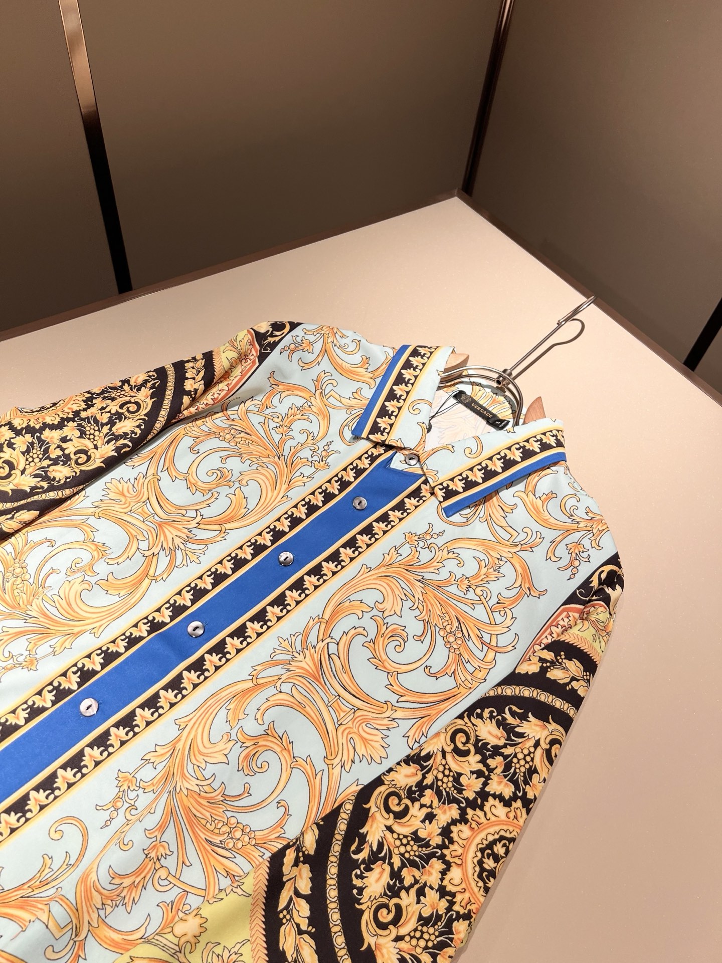 P540 VERS*CE/Pan * Cheol Trade Company: Luxurious Panorama Print Letter Logo Decorations - 图片 4