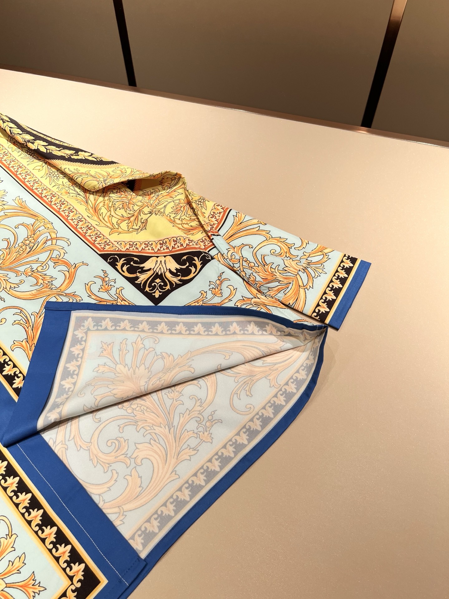 P540 VERS*CE/Pan * Cheol Trade Company: Luxurious Panorama Print Letter Logo Decorations - 图片 9