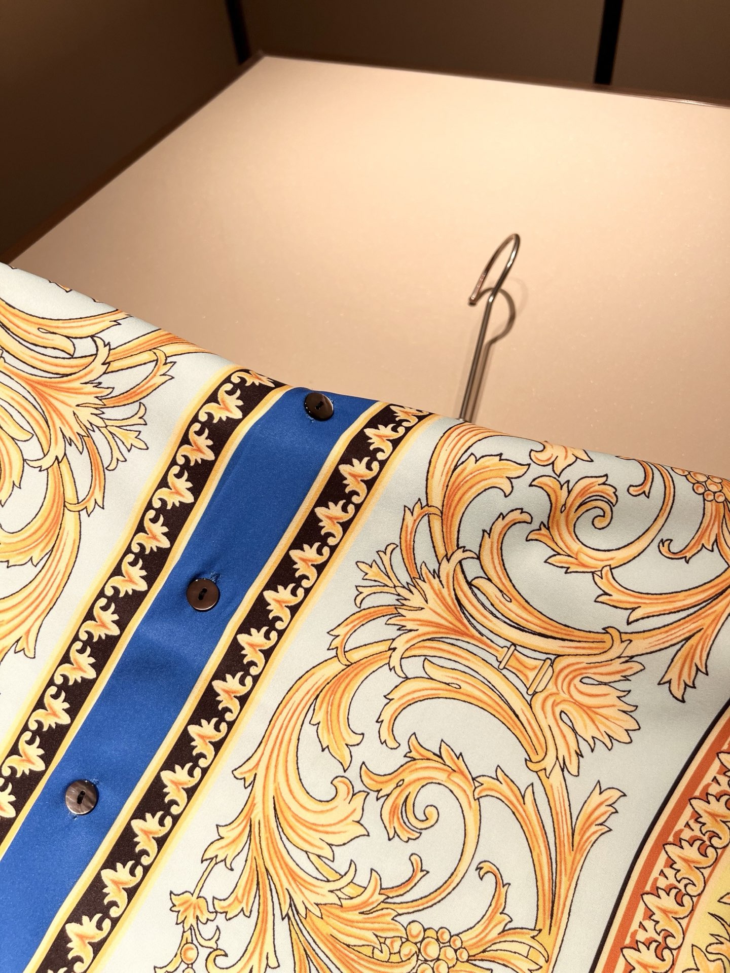 P540 VERS*CE/Pan * Cheol Trade Company: Luxurious Panorama Print Letter Logo Decorations - 图片 8