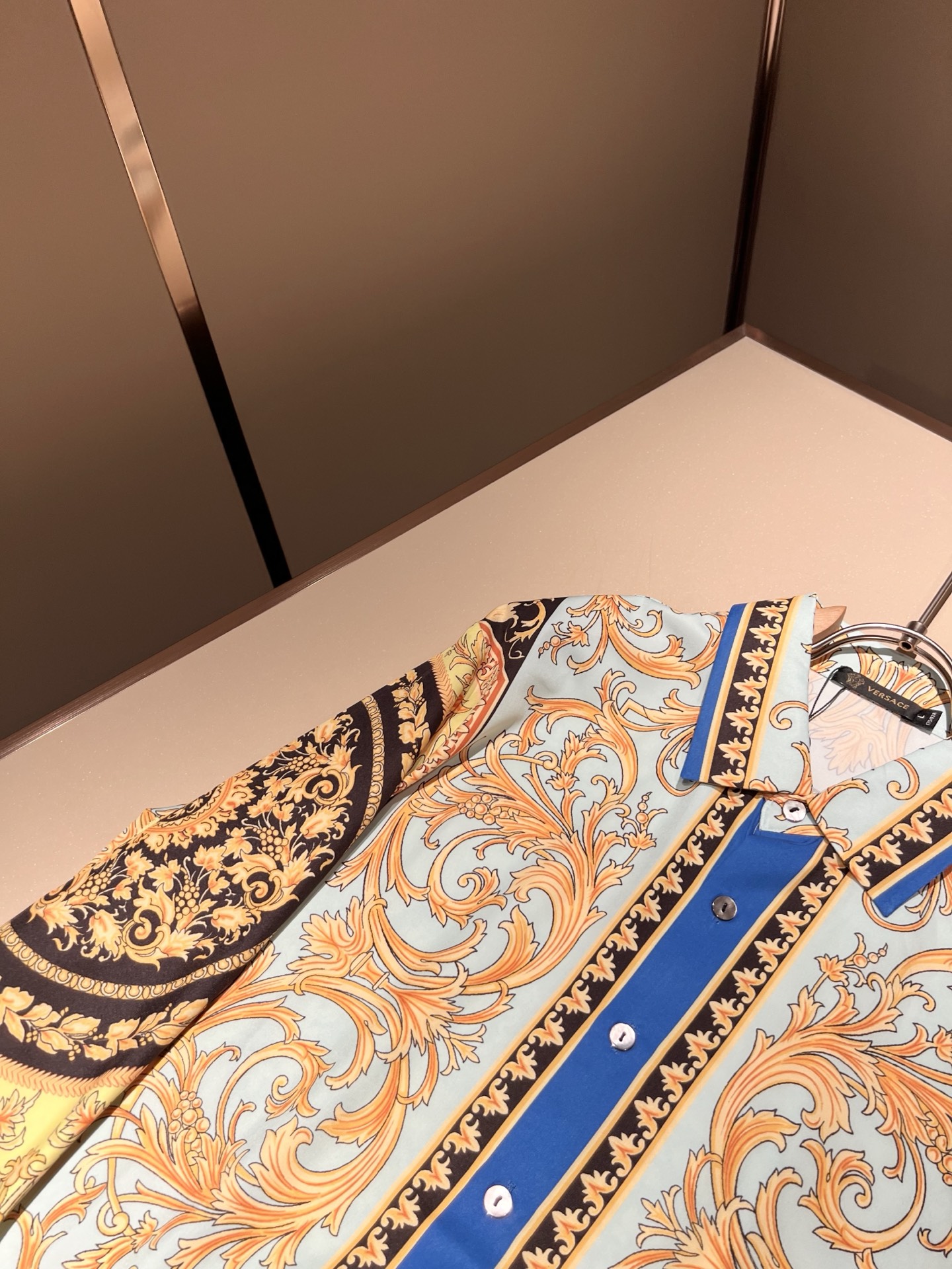 P540 VERS*CE/Pan * Cheol Trade Company: Luxurious Panorama Print Letter Logo Decorations - 图片 7