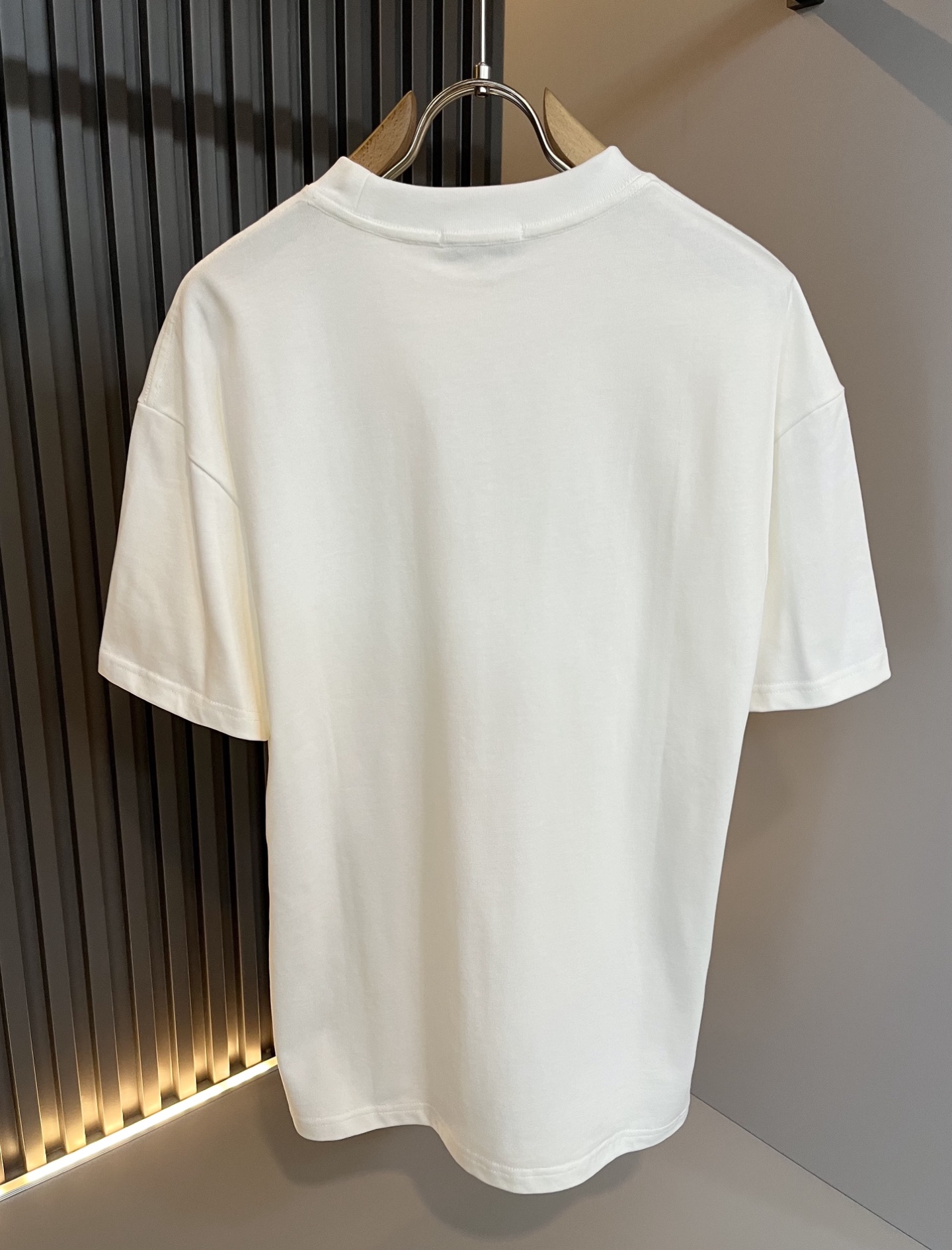 Giv*chy/纪*希2025春夏新款男女同款👫短袖T恤，主创时尚注入了全新时尚能量。通过探索各种题材和