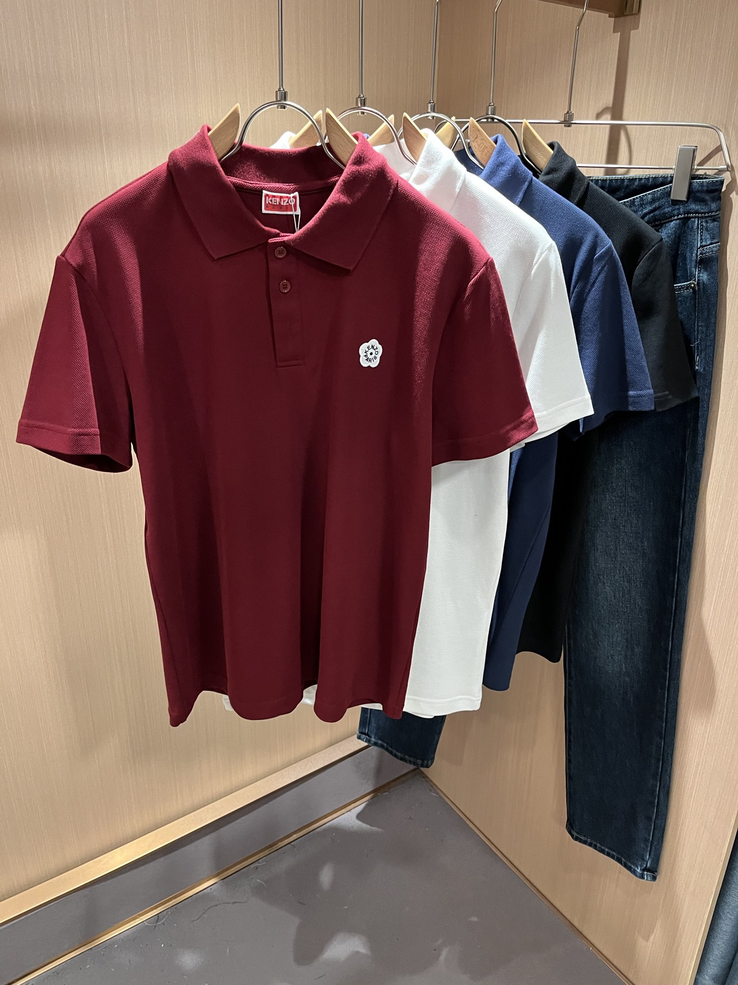 NO:501458,KENZ*Takata*3 The new short-sleeved Polo shirt for men and women in spring and summer 2025 is the same short-sleeved Polo shirt for men and women. The new products that have been improved in inheriting classic works are more three-dimensional and have embroidered letter logo pattern on the chest!  It means that you have great power and richness!  A must-have item in the Year of the Tiger, customized original pure cotton fabric. If you like it, hurry up and buy it!  First-in, first served!  Size M-3XL, T-shirt,alexander wang19860909KENZ*高田*三 2025春夏新品男女同款短袖Polo衫,传承经典著作改良后的新品更加的具有立体感官,胸前字母logo图案刺绣 设计！代表着虎虎生威,富富有余！虎年必备单品,定制原版纯棉面料.有喜欢赶紧入手吧！先入先得！尺码M-3XL,,T-shirt,alexander wang,Men's clothing