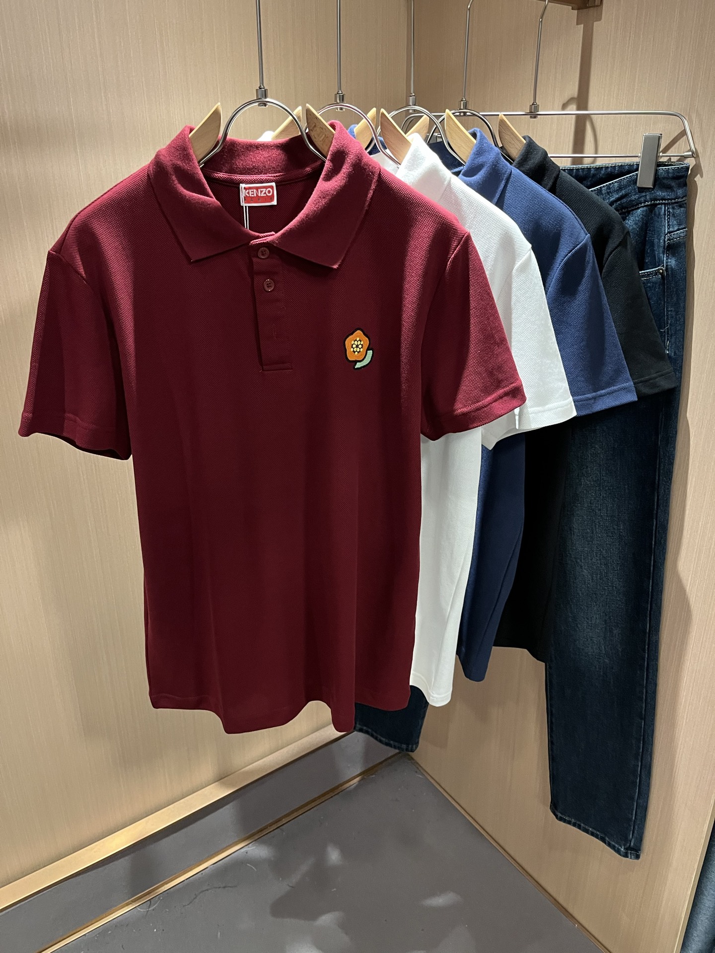 NO:499818,KENZ*Takata*3 The new short-sleeved Polo shirt for men and women in spring and summer 2025 is the same short-sleeved Polo shirt for men and women. The new products that have been improved in inheriting classic works are more three-dimensional and have embroidered letter logo pattern on the chest!  It means that you have great power and richness!  A must-have item in the Year of the Tiger, customized original pure cotton fabric. If you like it, hurry up and buy it!  First-in, first served!  Size M-3XL, T-shirt,alexander wang19860909KENZ*高田*三 2025春夏新品男女同款短袖Polo衫,传承经典著作改良后的新品更加的具有立体感官,胸前字母logo图案刺绣 设计！代表着虎虎生威,富富有余！虎年必备单品,定制原版纯棉面料.有喜欢赶紧入手吧！先入先得！尺码M-3XL,,T-shirt,alexander wang,Men's clothing