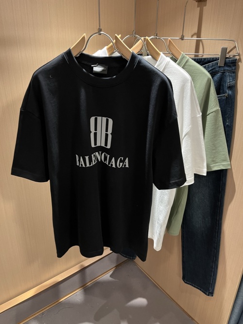 Balenciaga 2025 Spring/Summer Unisex Show Pattern Printed Cotton T-Shirt 1 Balenciaga 2025 Spring/Summer Unisex Show Pattern Printed Cotton T-Shirt