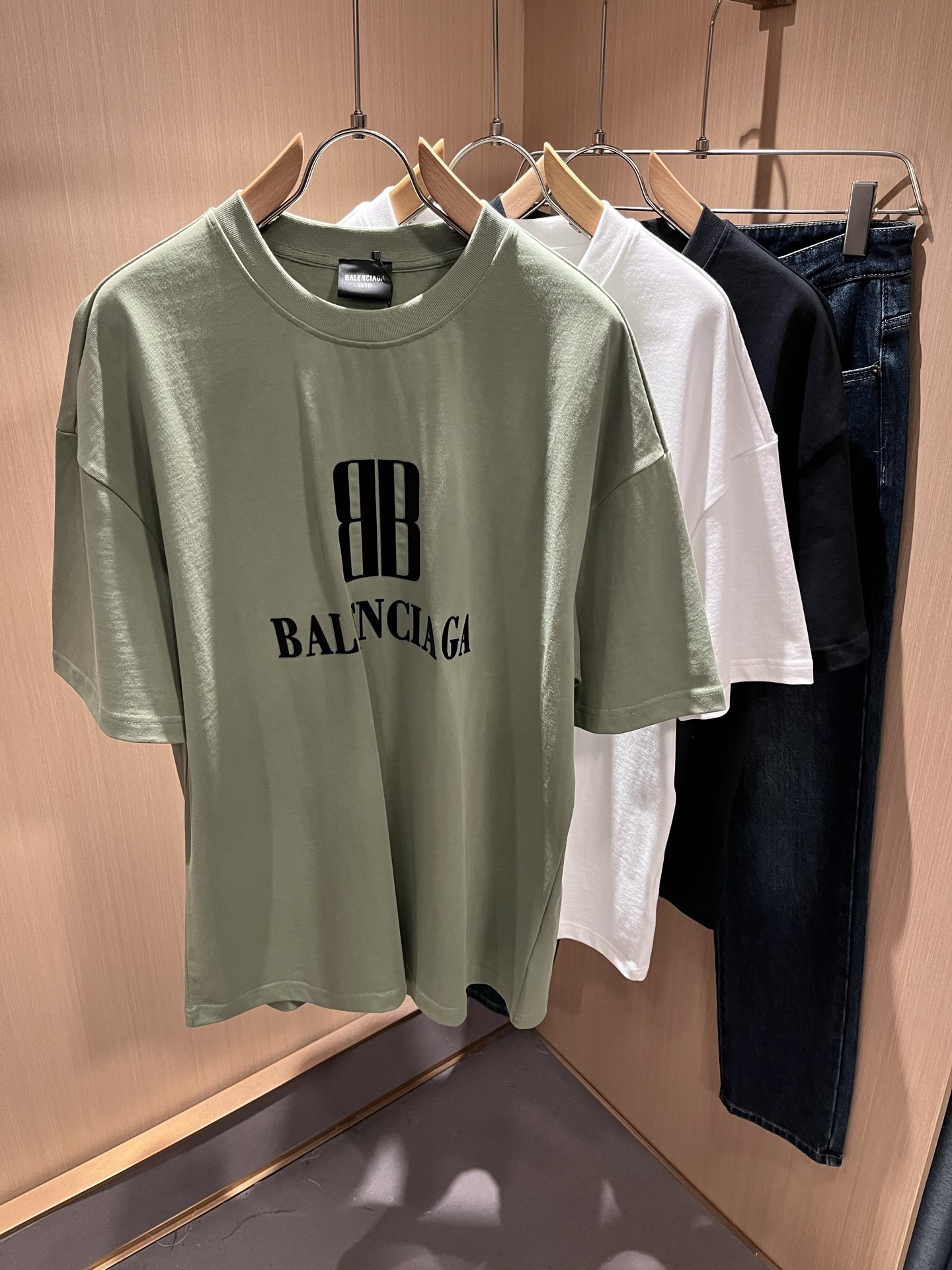 Balenciaga Unisex Logo Print Short Sleeve T-Shirt | Fashionable & Comfortable