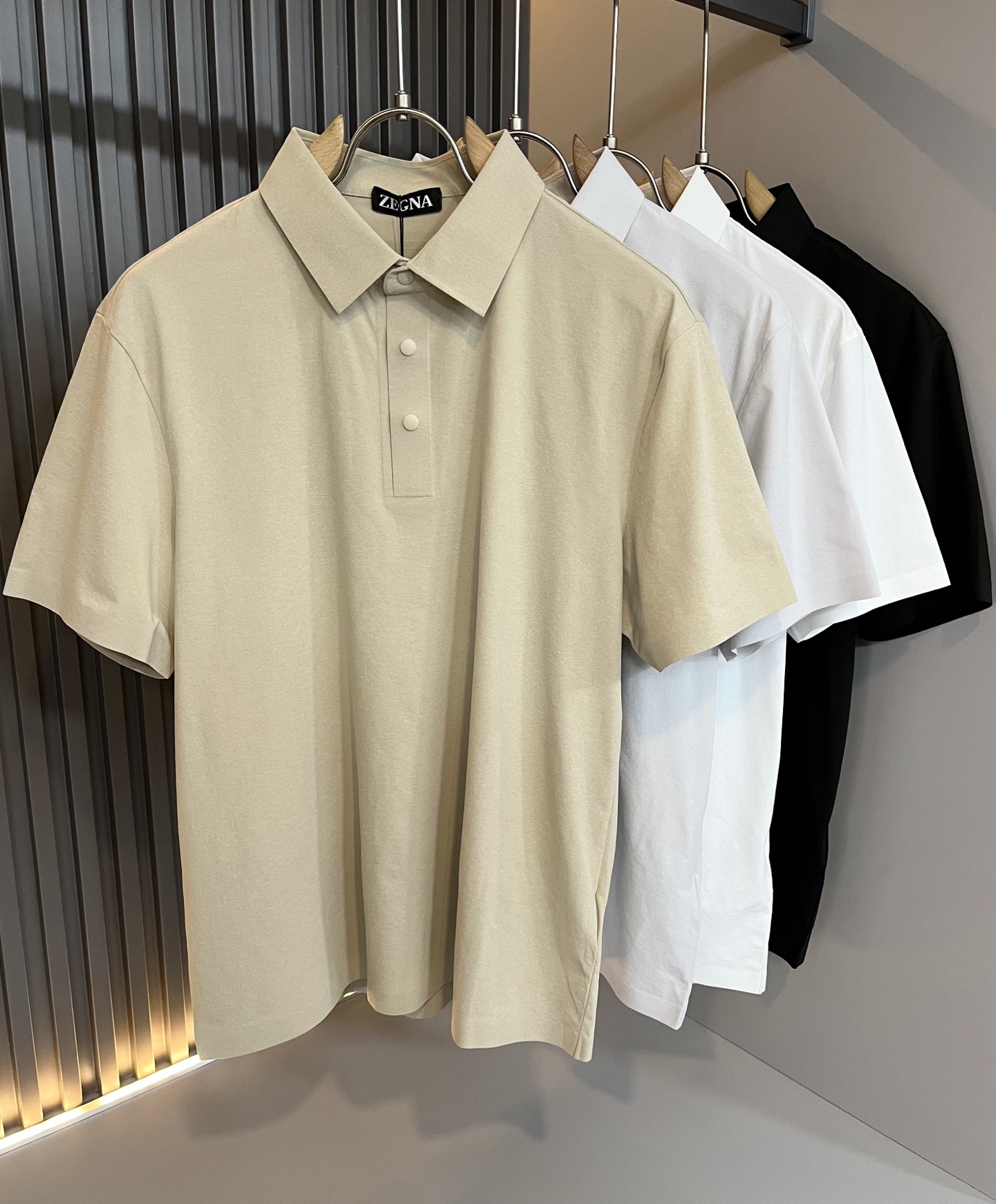 NO:499844,Ermenegildo Zeg*aJia 2025 spring and summer new products for men's casual Polo short-sleeved, foreign trade company order!  It is one of the classic exclusive fabrics of Zenia!  Back logo pattern glue pressing design!  Customized original stretch spandex fabric!  The touch is soft and delicate, but the shape is straight and stylish!  Extremely luxurious details... Perfectly interpret high-quality quality. Size M-4XL, zegna, T-shirt, alexander wang19860909Ermenegildo Zeg*a杰*亚 2025春夏新品男士休闲Polo短袖,外贸公司订单！是杰尼亚经典的专有织物之一！ 后幅logo图案压胶设计！定制原版弹力氨纶面料！触感又柔软细腻、但型态又笔挺有型！ 细节奢华极致… 完美演绎高品质品相.尺码M-4XL,,zegna,T-shirt,alexander wang,Men's clothing